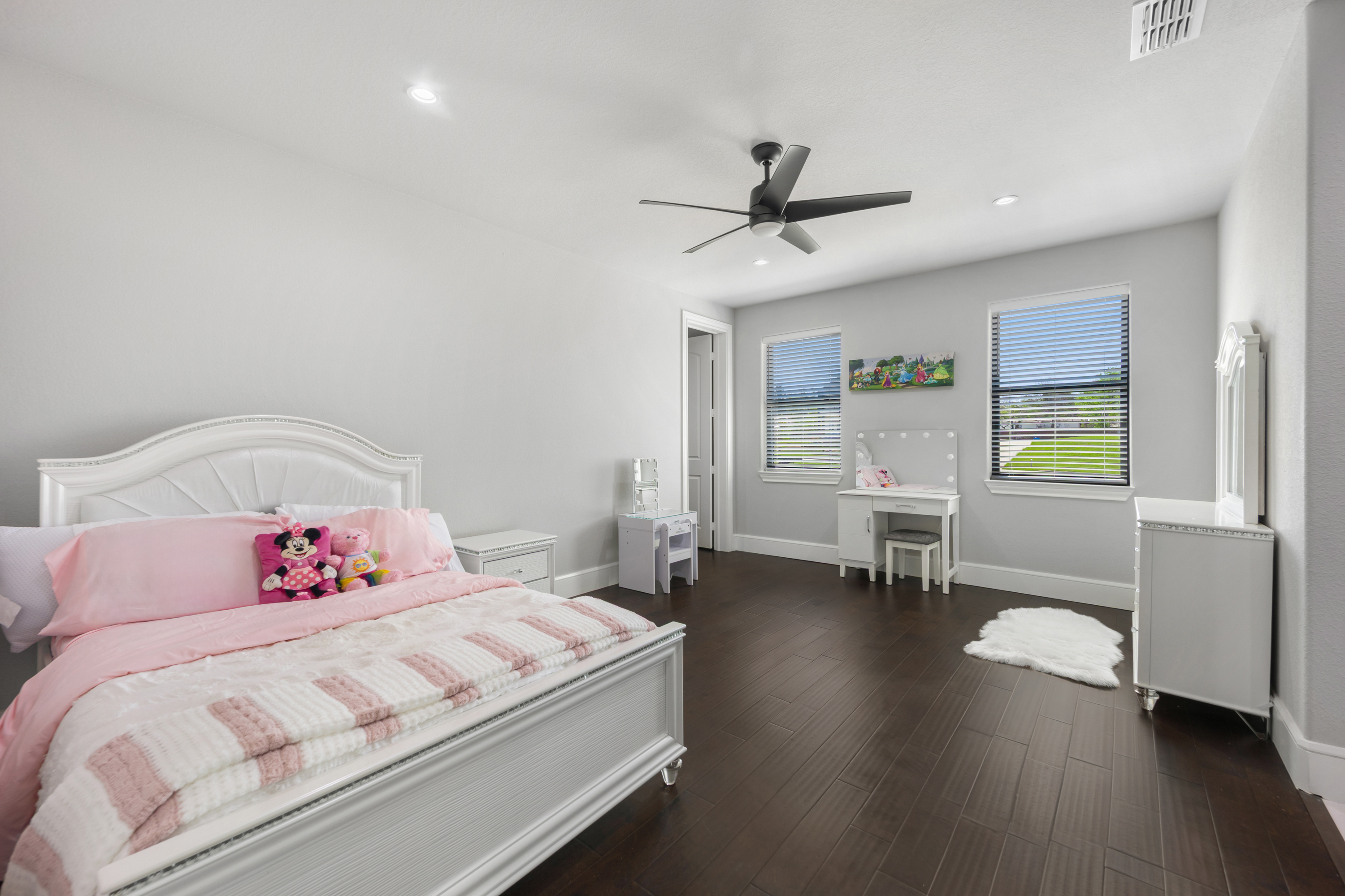  Modern Luxury with Two Private Primary Suites in Gated Waters Edge - 物件實景