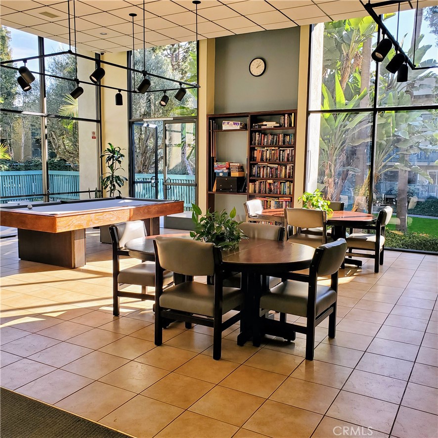 Long Beach, California, 90814, United States, 2 Bedrooms Bedrooms, ,2 BathroomsBathrooms,Residential,For Sale,1949183