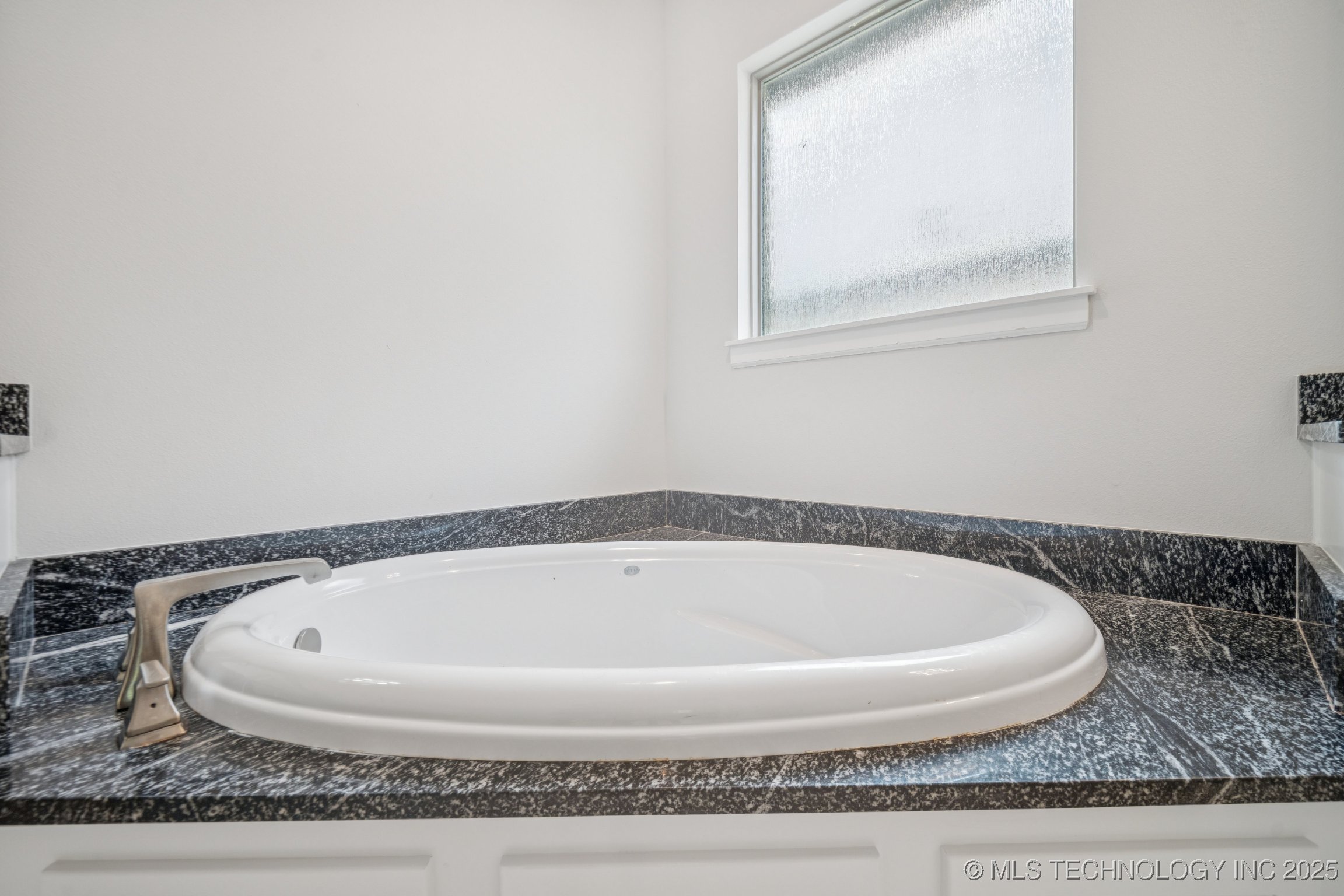 Broken Arrow, Oklahoma, 74011, United States, 5 Bedrooms Bedrooms, ,3 BathroomsBathrooms,Residential,For Sale,1898814