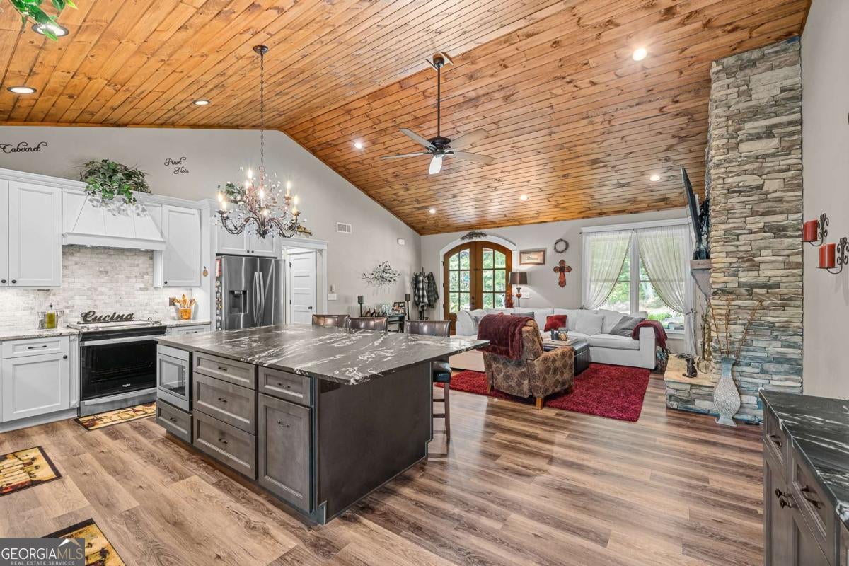 Talking Rock, Georgia, 30175, United States, 3 Bedrooms Bedrooms, ,2 BathroomsBathrooms,Residential,For Sale,1972070