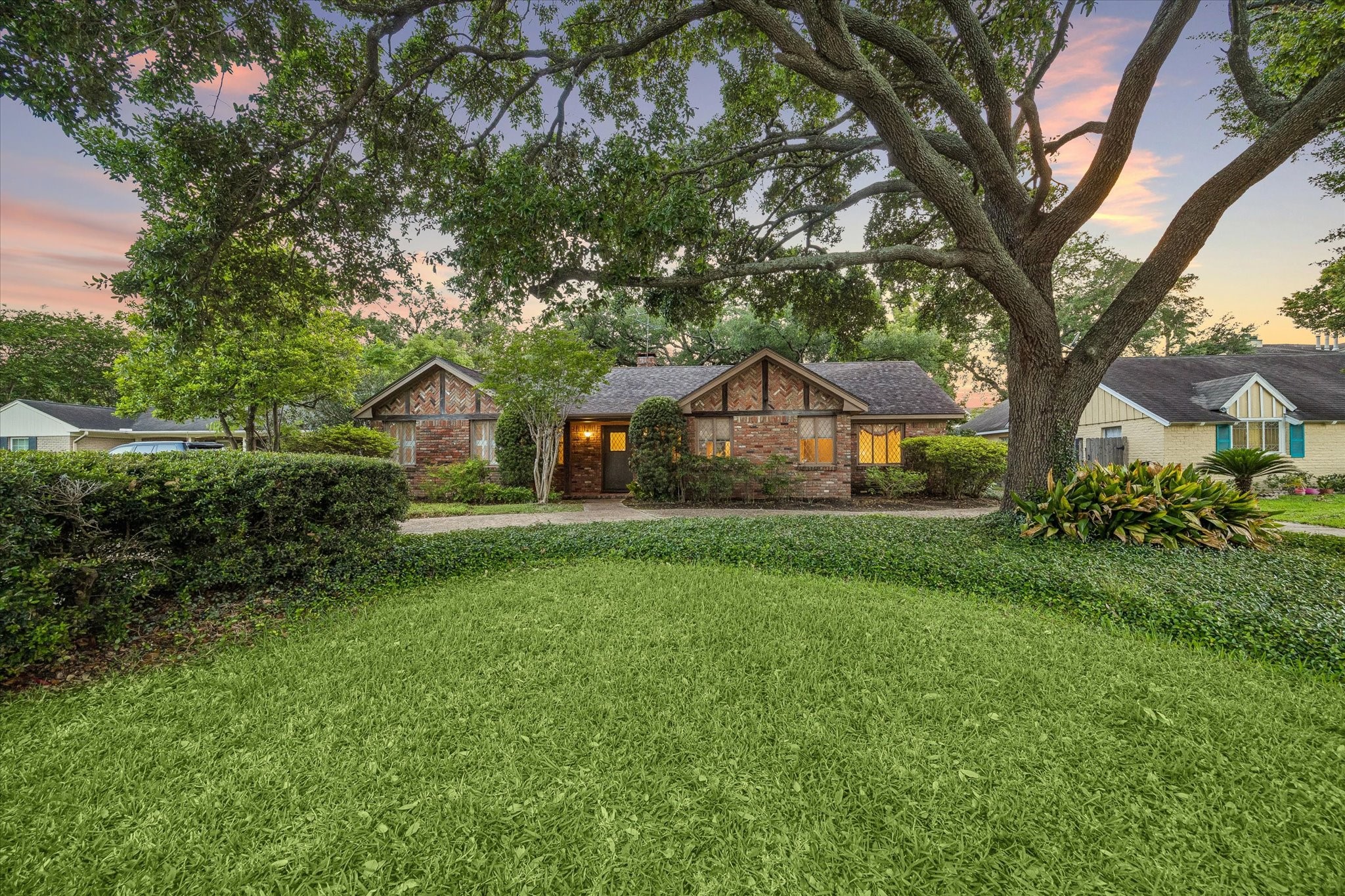  2126 Chimney Rock Road - 物件實景