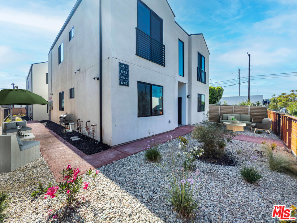 North Hollywood, California, 91601, United States, 11 Bedrooms Bedrooms, ,Residential,For Sale,1837377
