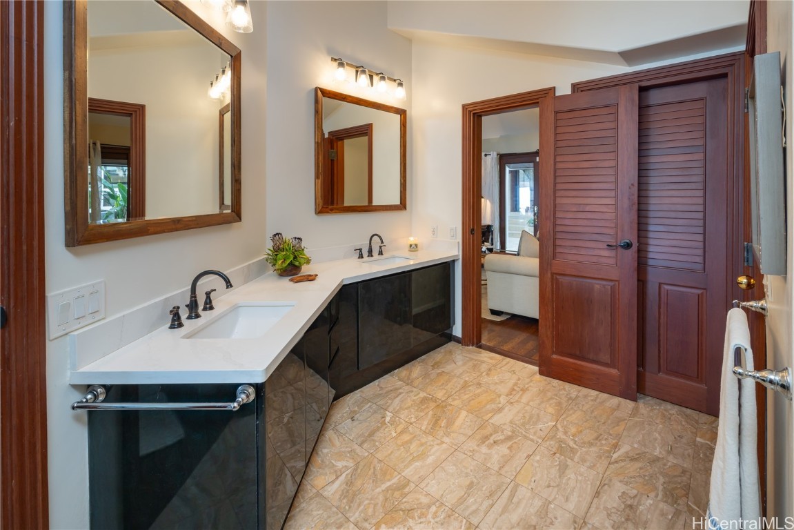 4240 Kaikoo Place, Honolulu, Hawaii, 96816, United States, 5 Bedrooms Bedrooms, ,6 BathroomsBathrooms,Residential,For Sale,4240 Kaikoo Place,1646574