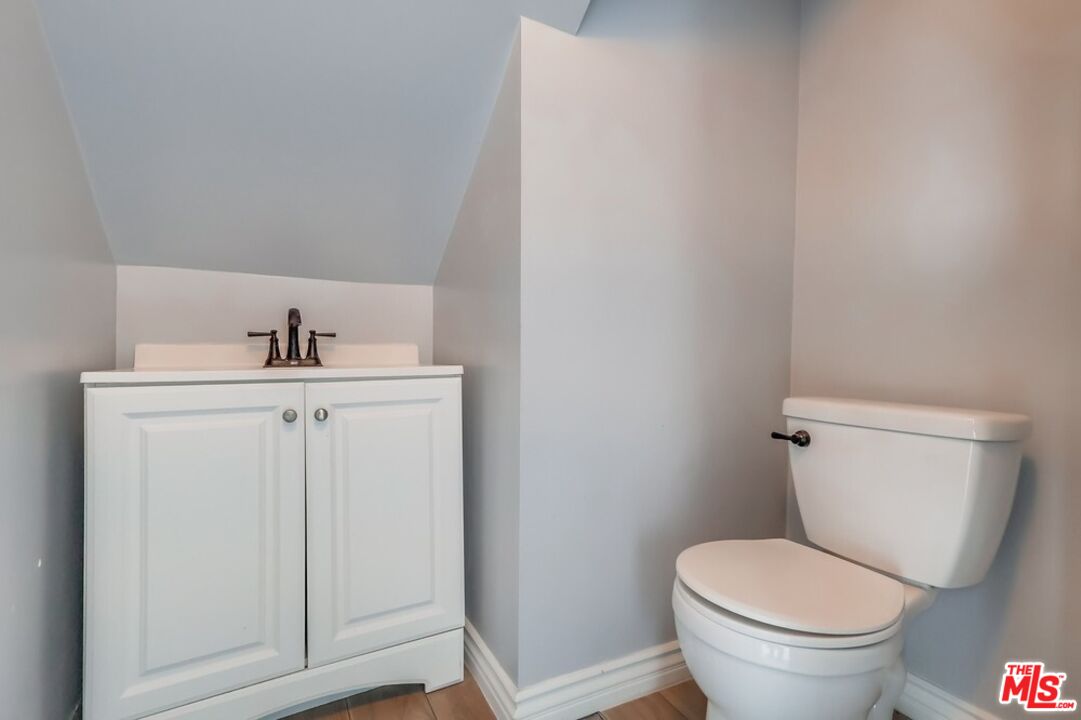 Los Angeles, California, 90046, United States, 3 Bedrooms Bedrooms, ,2 BathroomsBathrooms,Residential,For Sale,1908344