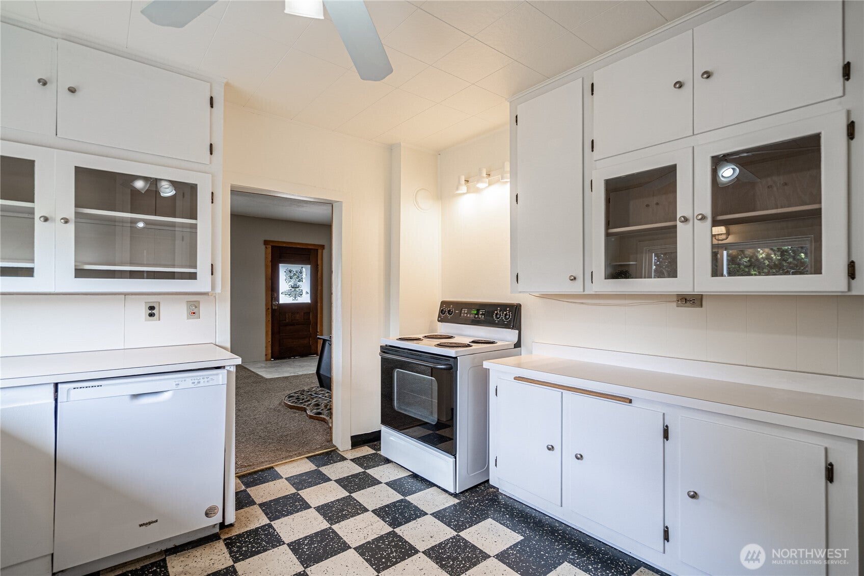 Manson, Washington, 98831, United States, 4 Bedrooms Bedrooms, ,1 BathroomBathrooms,Residential,For Sale,1821067