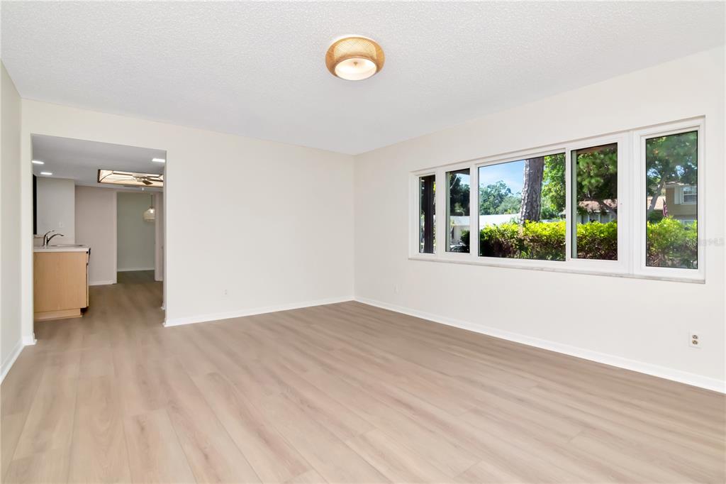 Seminole, Florida, 33776, United States, 5 Bedrooms Bedrooms, ,3 BathroomsBathrooms,Residential,For Sale,1913613
