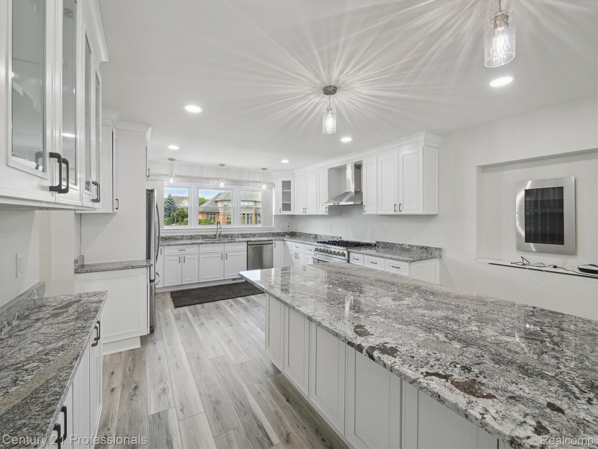FarmingtonHills, Michigan, 48167, United States, 4 Bedrooms Bedrooms, ,4 BathroomsBathrooms,Residential,For Sale,1895323