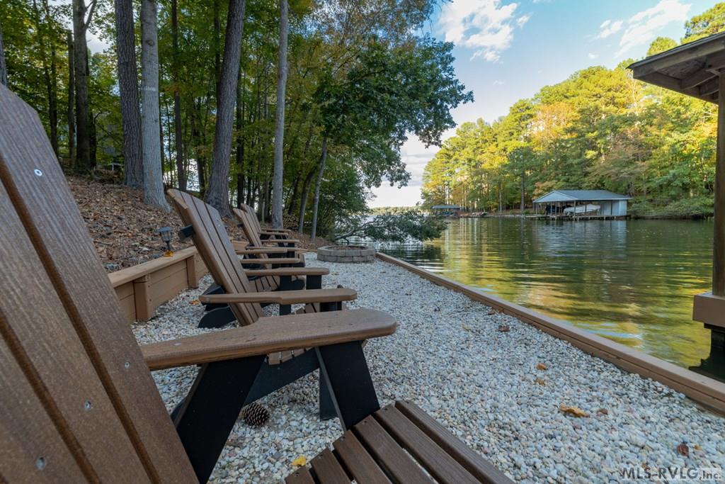 Boydton, Virginia, 23917, United States, 5 Bedrooms Bedrooms, ,4 BathroomsBathrooms,Residential,For Sale,1991597