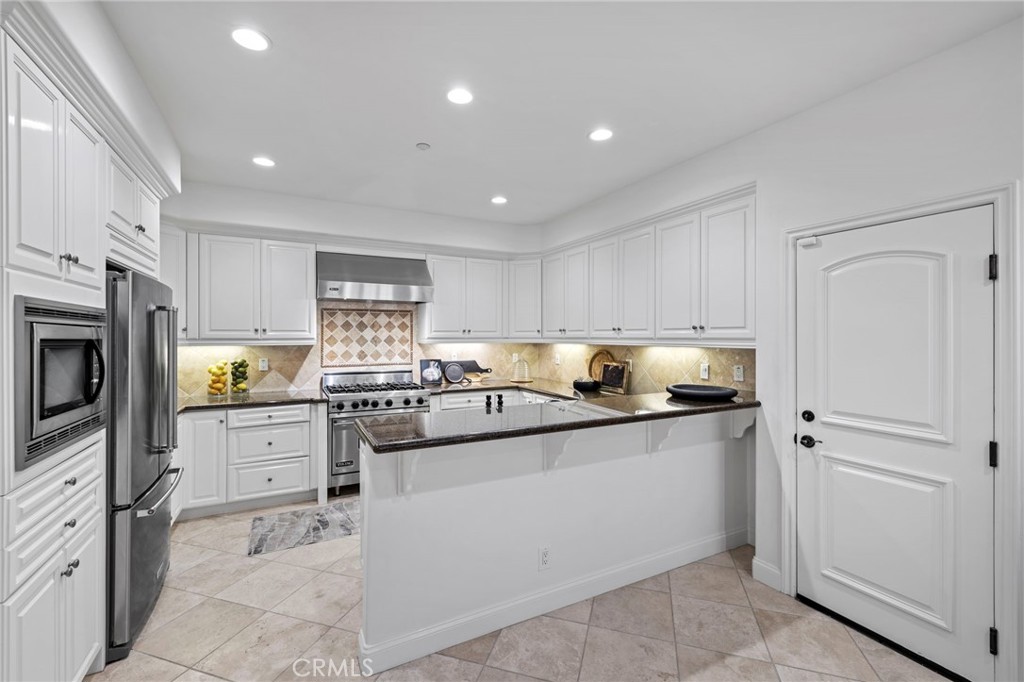 Newport Beach, California, 92663, United States, 3 Bedrooms Bedrooms, ,3 BathroomsBathrooms,Residential,For Sale,1992084