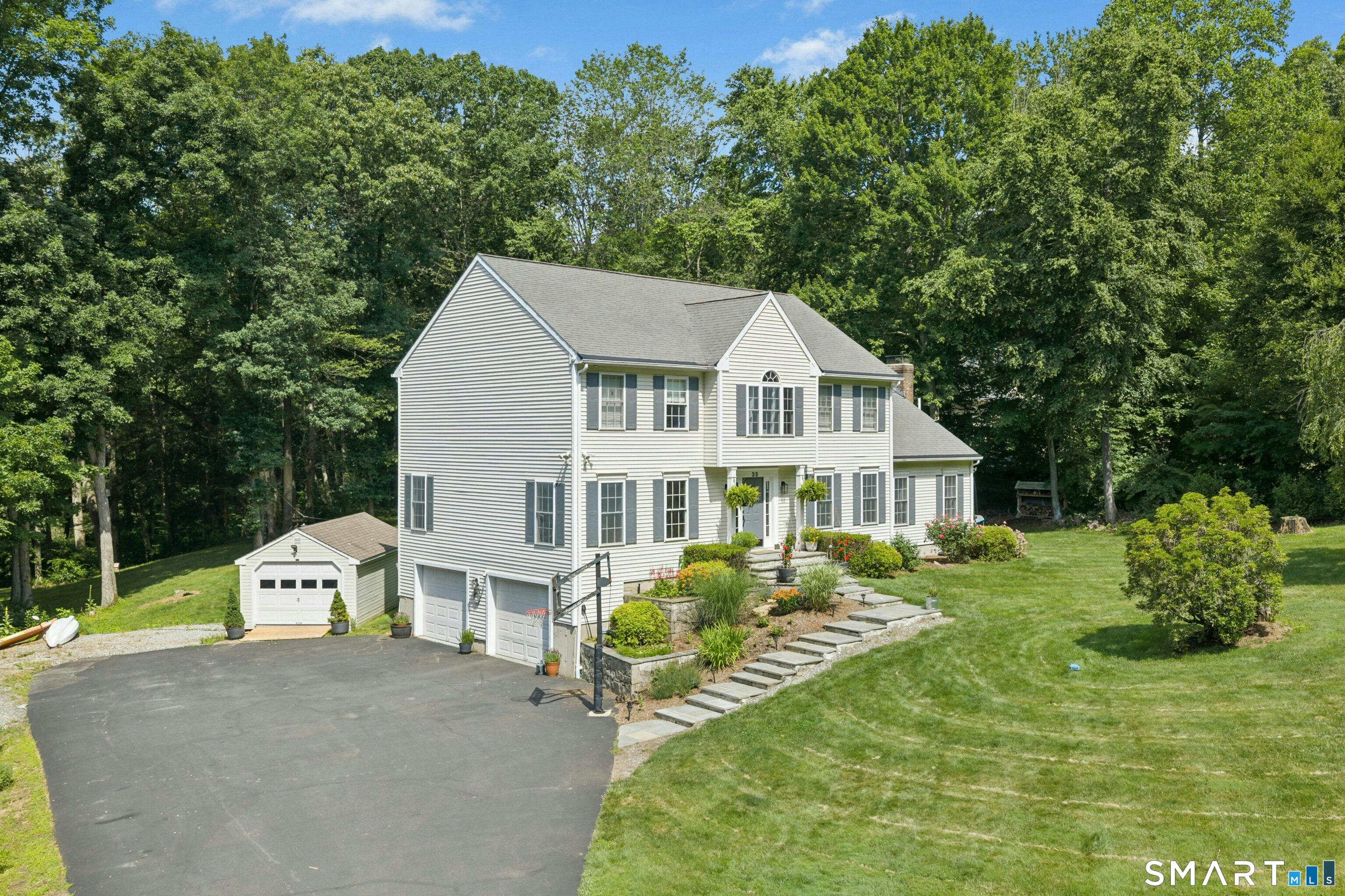 Pond View Dr, Southbury, CT 06488