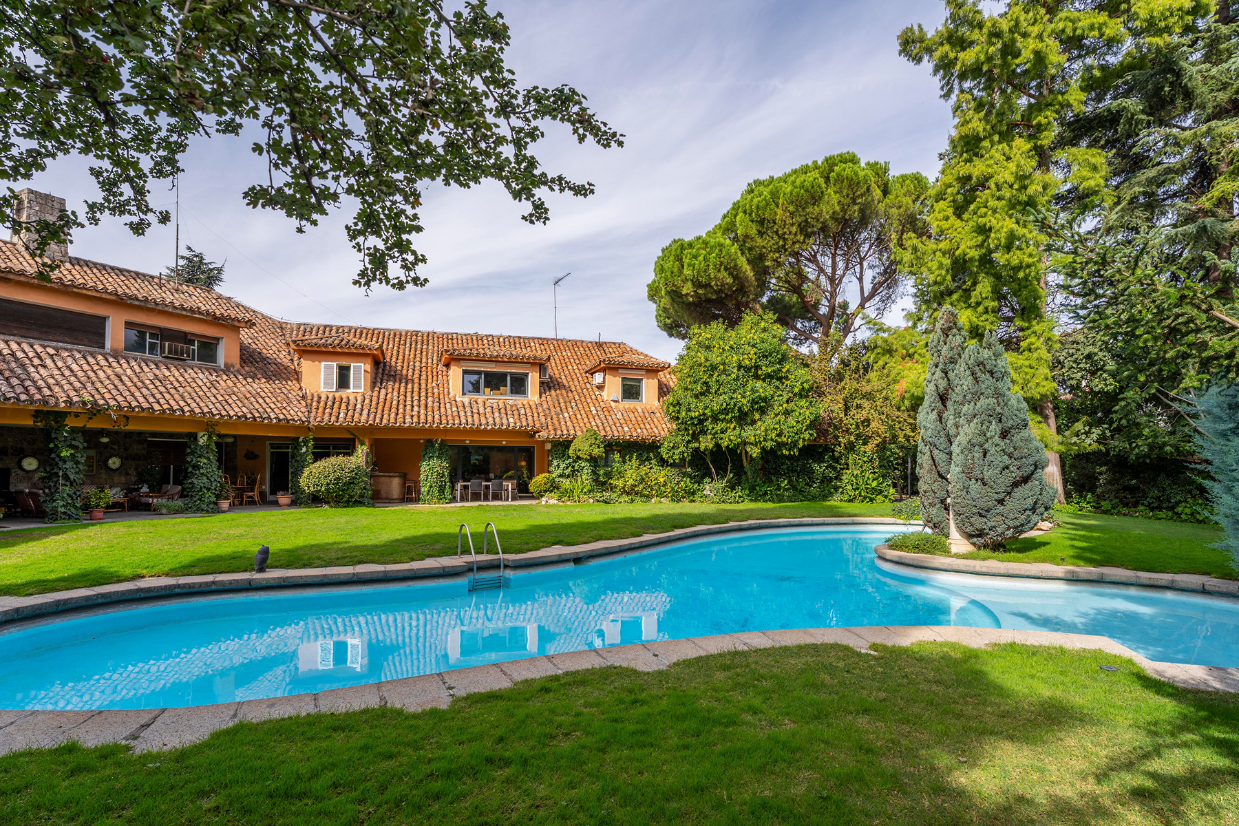  1,695 m² residence on a 4,873 m² plot in Puerta de Hierro - 物件實景