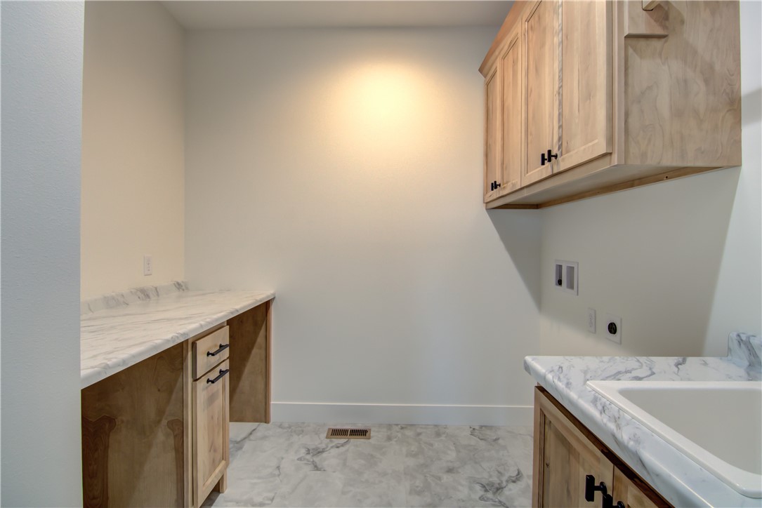Chippewa Falls, Wisconsin, 54729, United States, 5 Bedrooms Bedrooms, ,3 BathroomsBathrooms,Residential,For Sale,1920389
