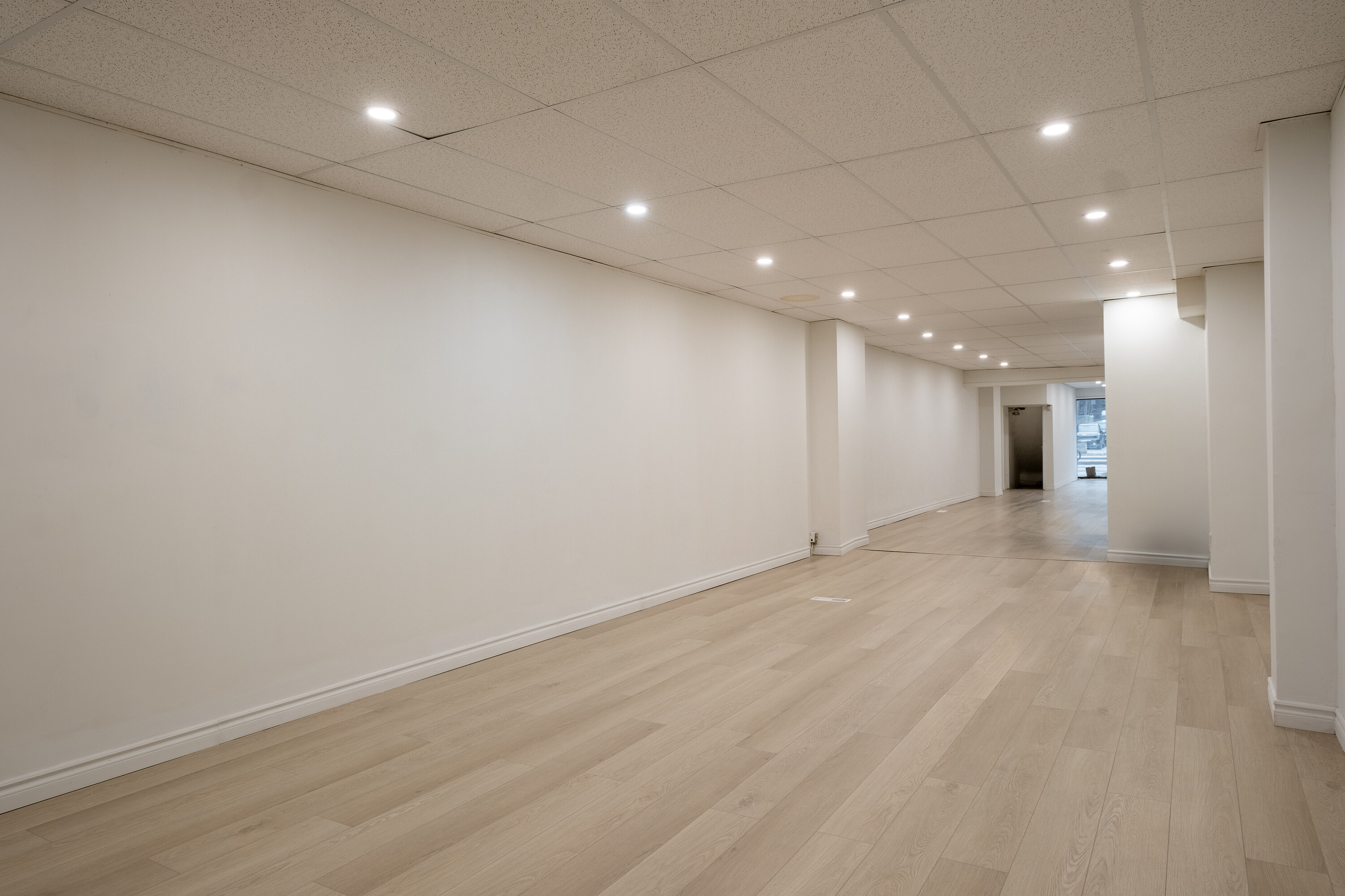  641 St Clair Ave W - 物件實景
