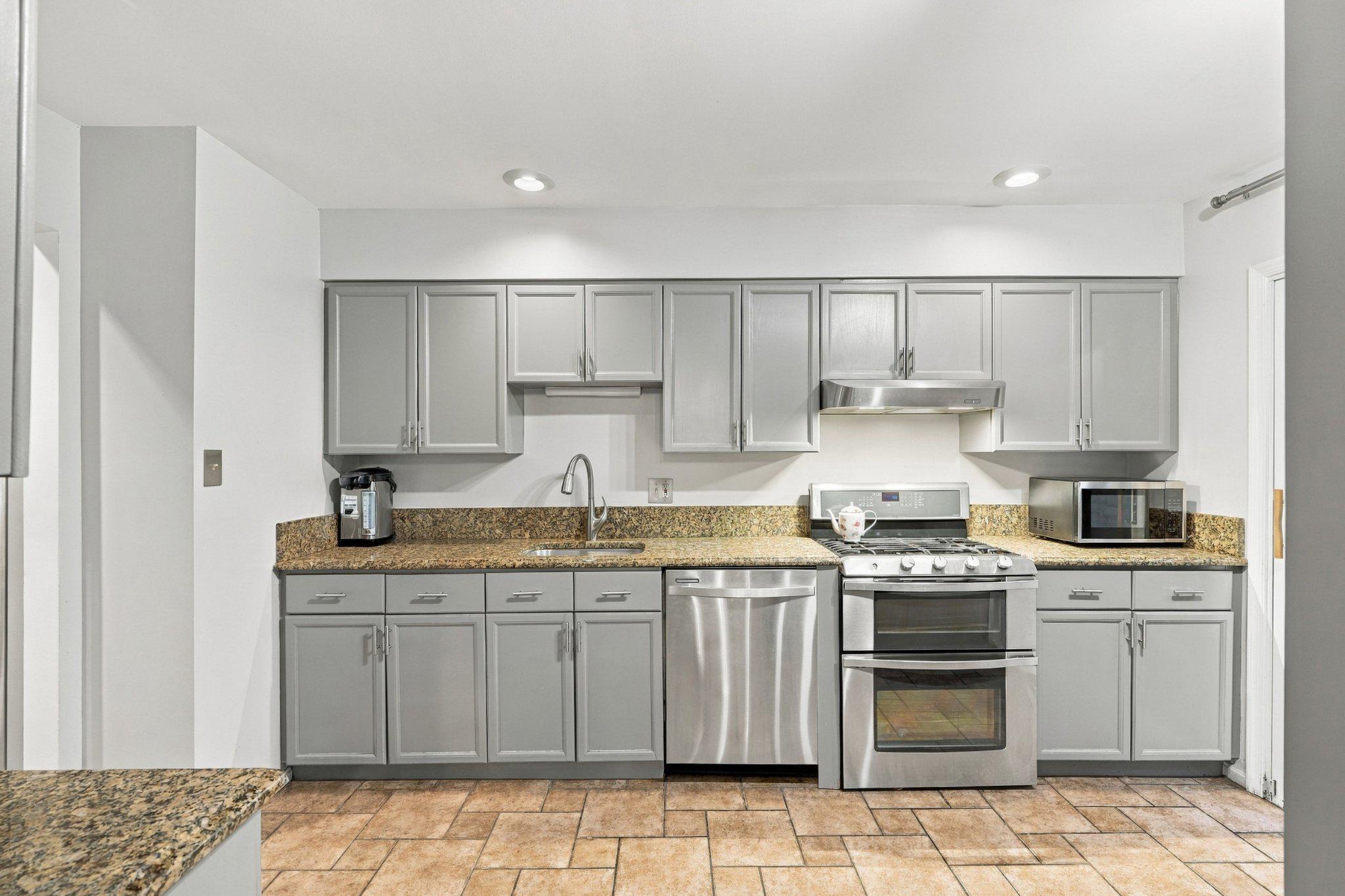  12222 Apple Orchard Court, Fairfax, VA, 22033 - 物件實景