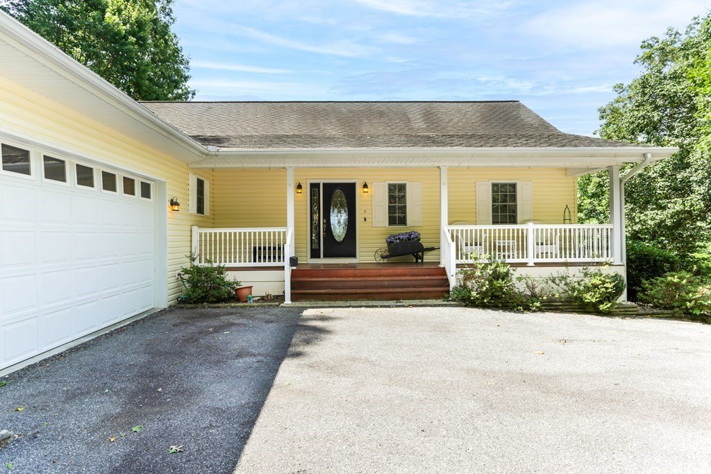 Young Harris, Georgia, 30582, United States, 3 Bedrooms Bedrooms, ,3 BathroomsBathrooms,Residential,For Sale,1979035