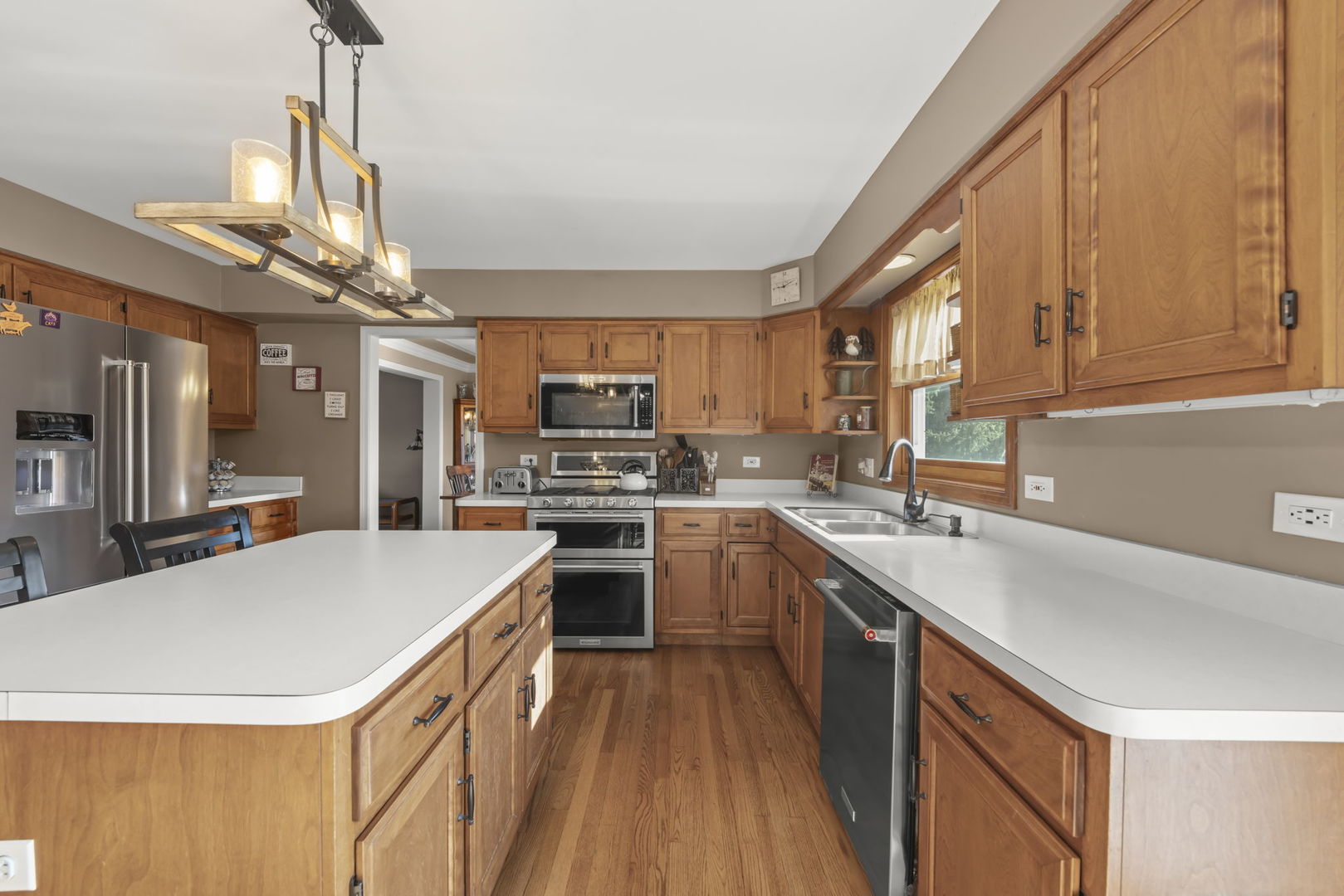 Oswego, Illinois, 60543, United States, 4 Bedrooms Bedrooms, ,3 BathroomsBathrooms,Residential,For Sale,1949228