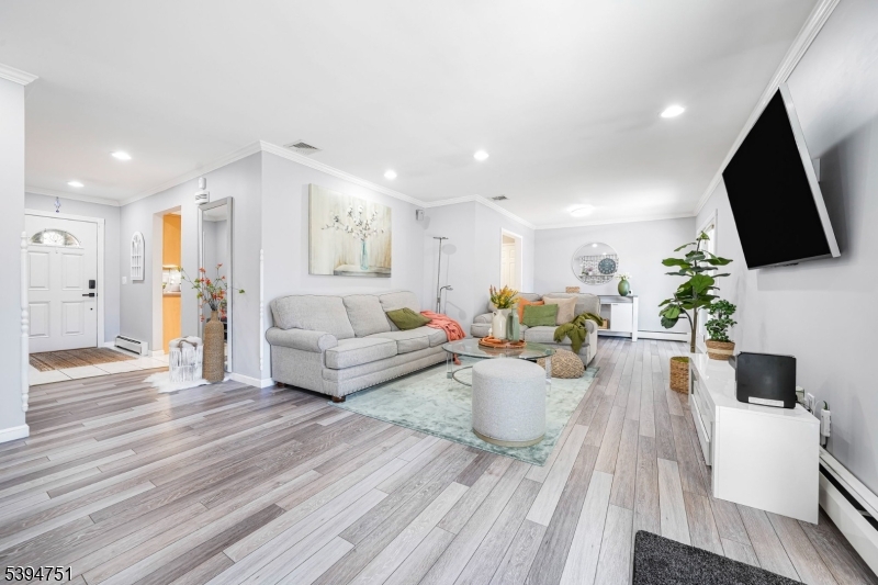 Jefferson Twp., New Jersey, 07849, United States, 3 Bedrooms Bedrooms, ,2 BathroomsBathrooms,Residential,For Sale,1993469