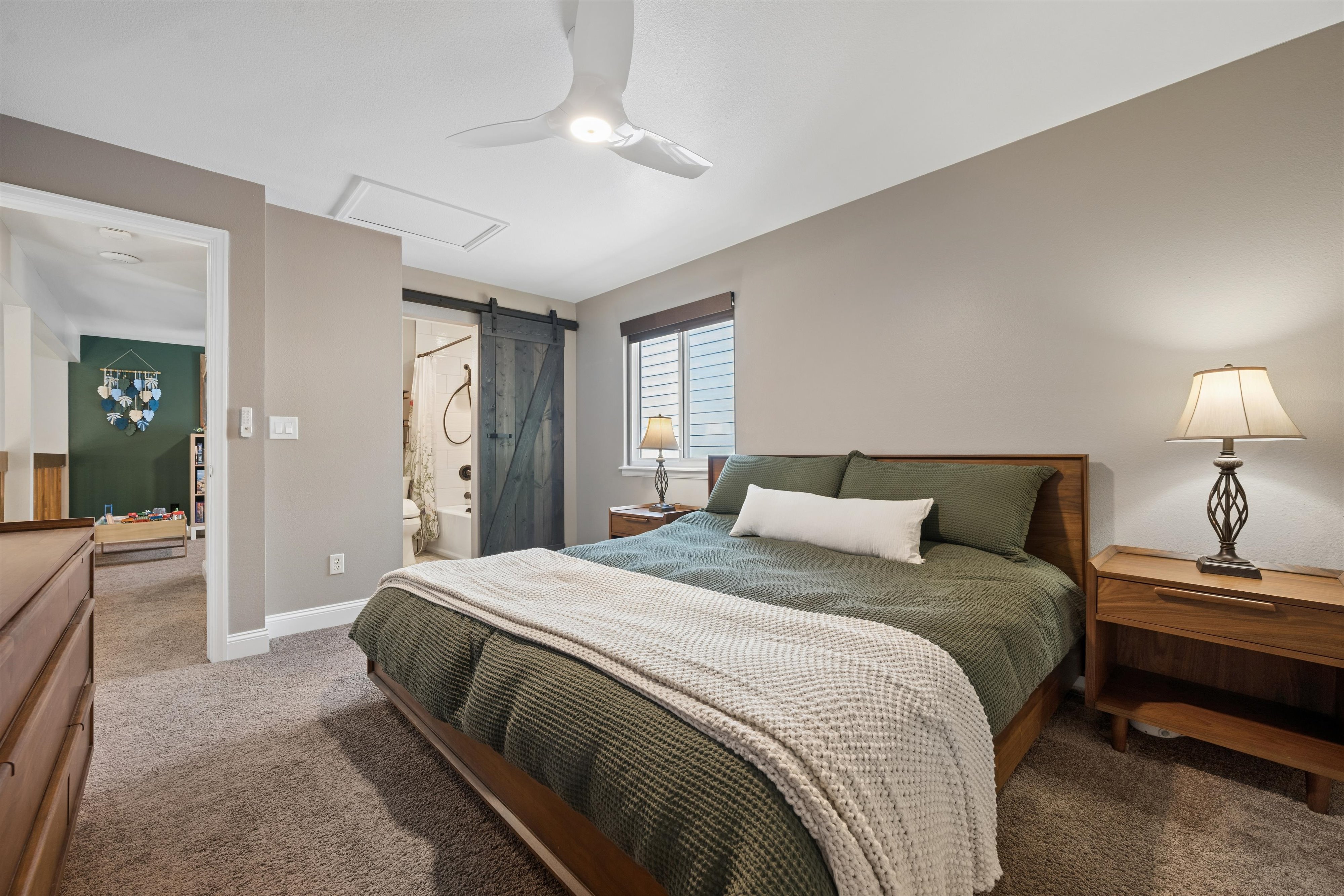  Beautifully updated home-Renovated from top to bottom with exceptional attention - 物件實景