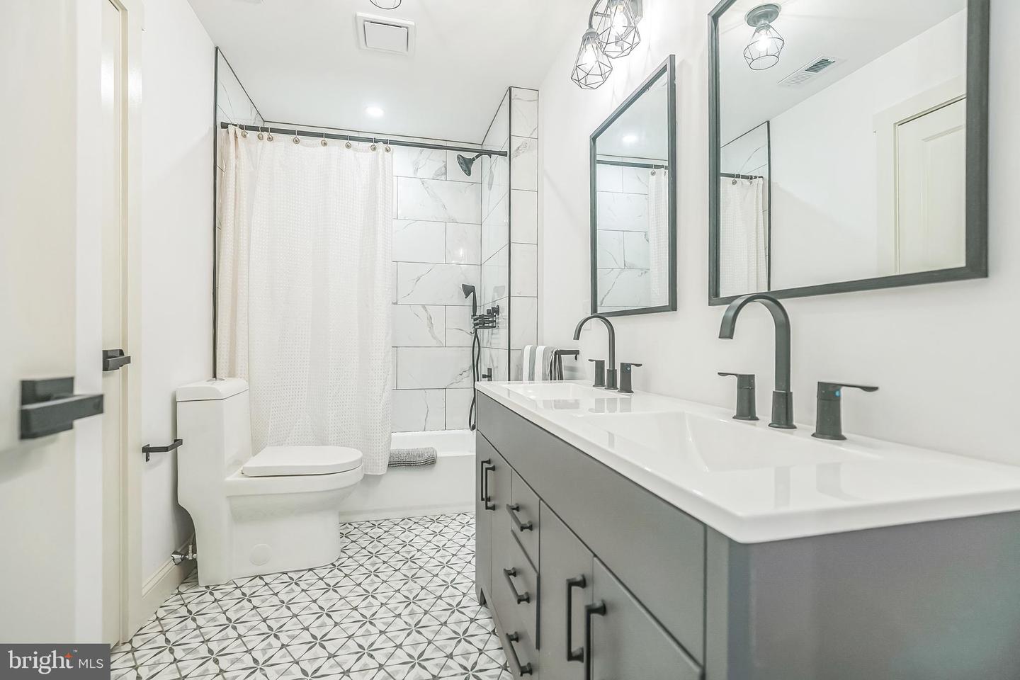 Collingswood, New Jersey, 08107, United States, 3 Bedrooms Bedrooms, ,4 BathroomsBathrooms,Residential,For Sale,1875559