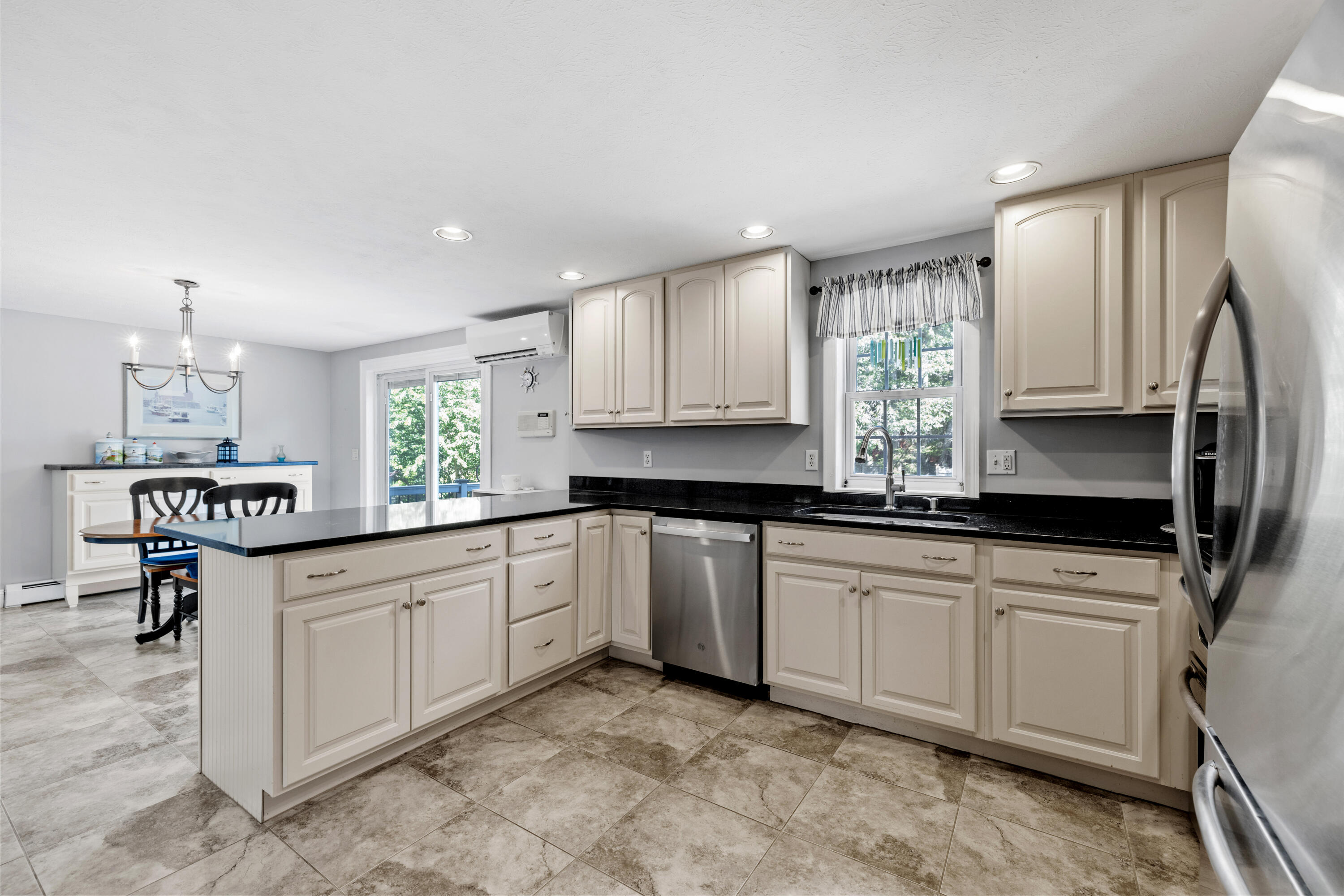 Kennebunk, Maine, 04043, United States, 4 Bedrooms Bedrooms, ,3 BathroomsBathrooms,Residential,For Sale,1901134