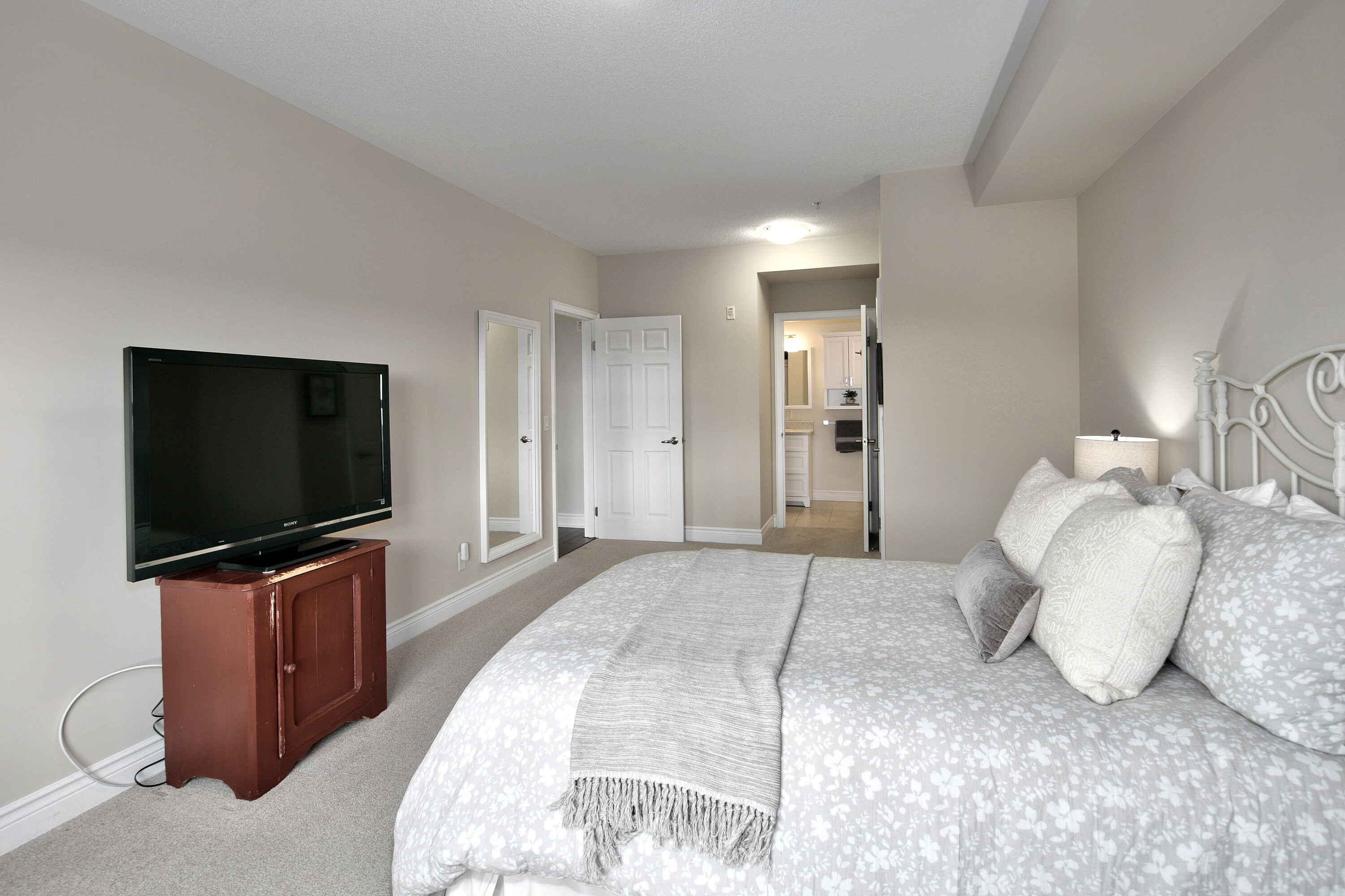  Raglan Heights Condo - 物件實景