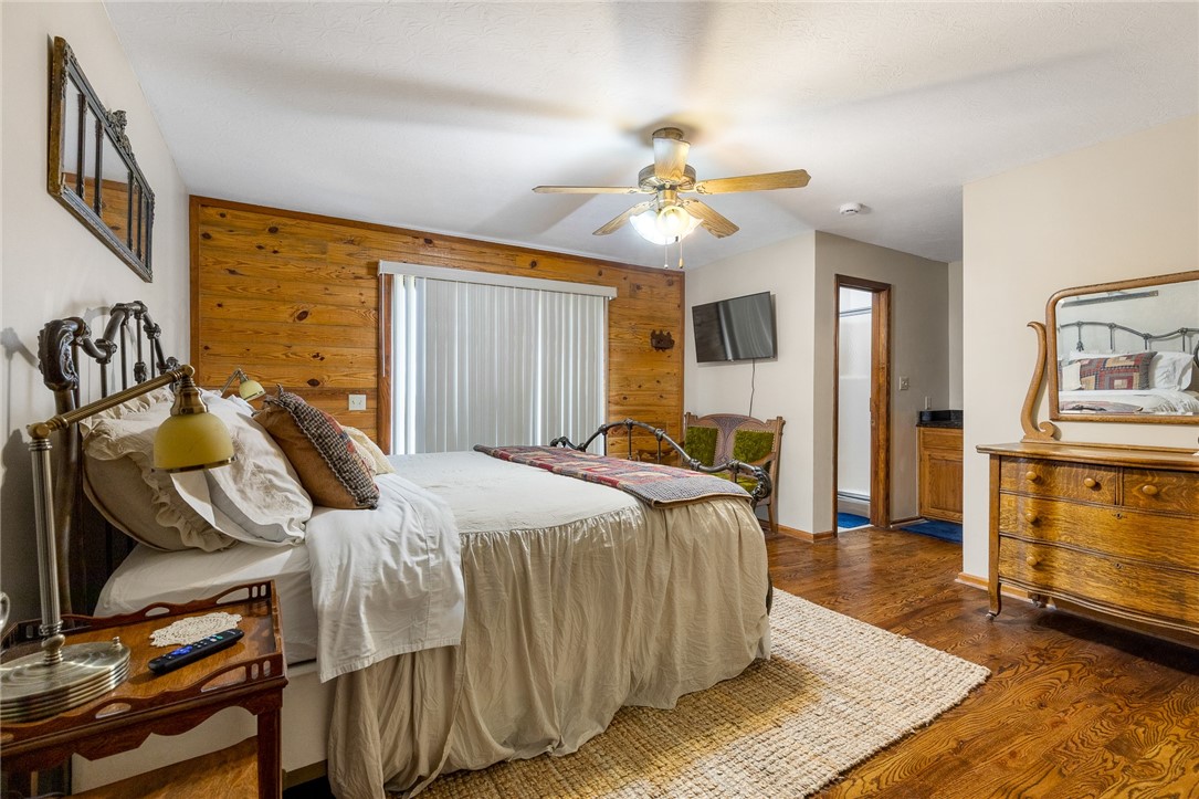 Compton, Arkansas, 72624, United States, 5 Bedrooms Bedrooms, ,3 BathroomsBathrooms,Residential,For Sale,1805954