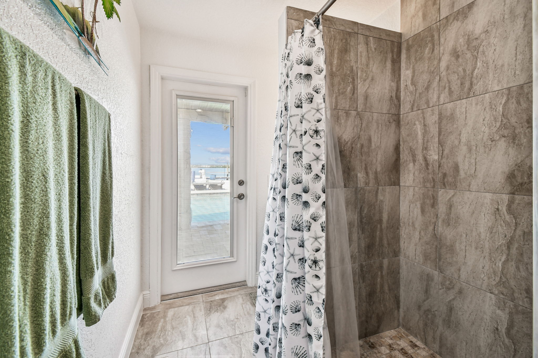 Madeira Beach, Florida, 33708, United States, 6 Bedrooms Bedrooms, ,6 BathroomsBathrooms,Residential,For Sale,1975666