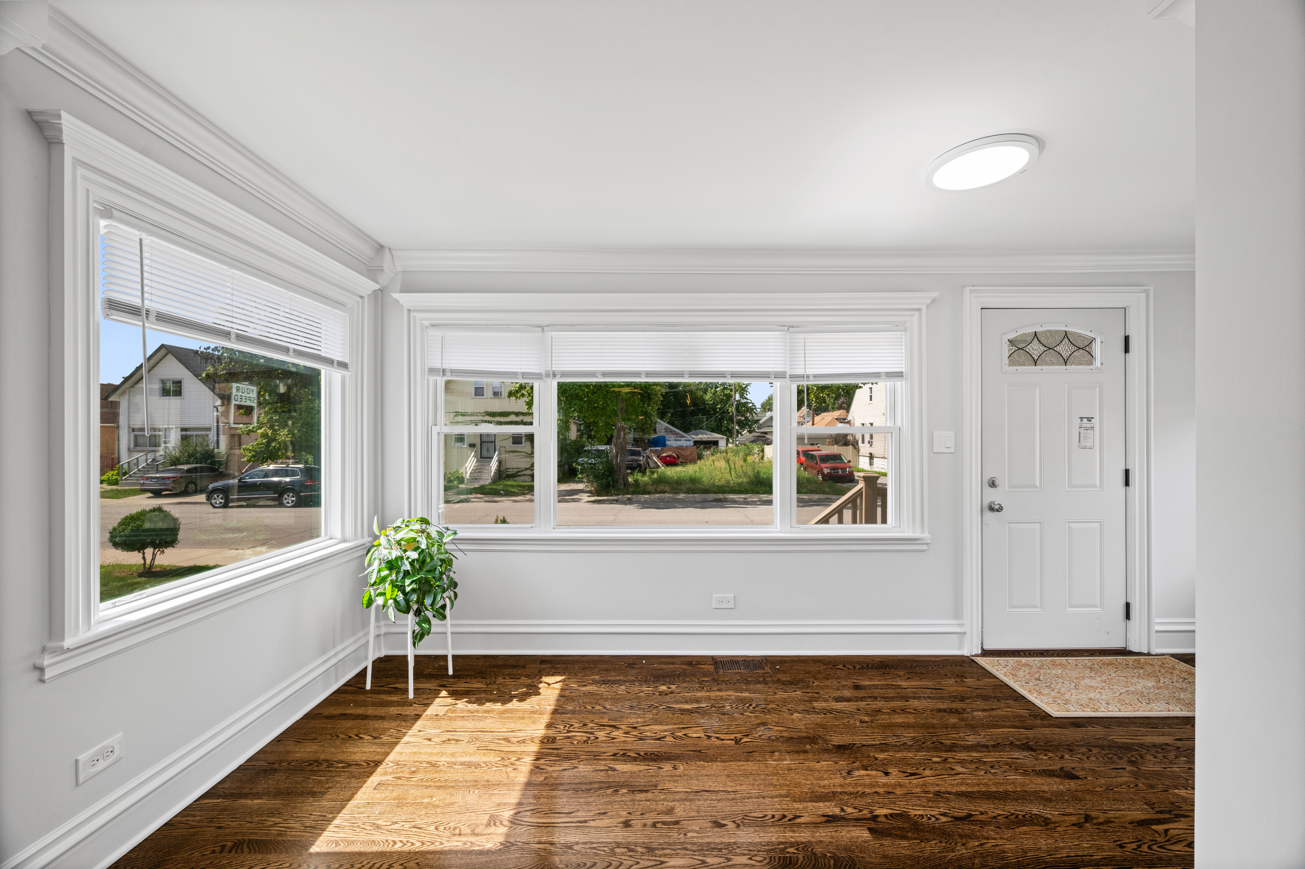  This Newly Rehabbed House has Been Completely Re-Done Top to Bottom - 物件實景