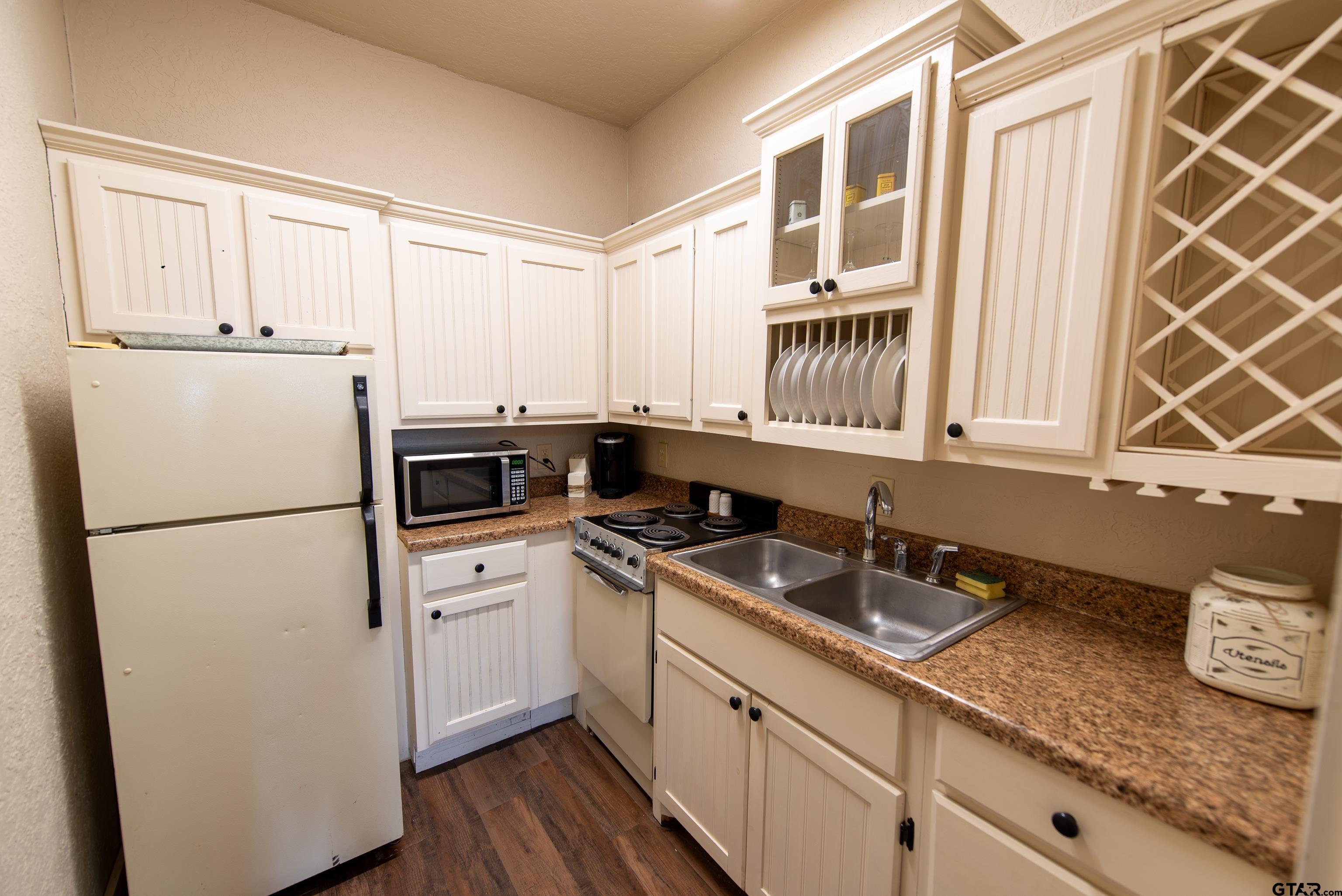 Mt Vernon, Texas, 75457, United States, 3 Bedrooms Bedrooms, ,3 BathroomsBathrooms,Residential,For Sale,1975148