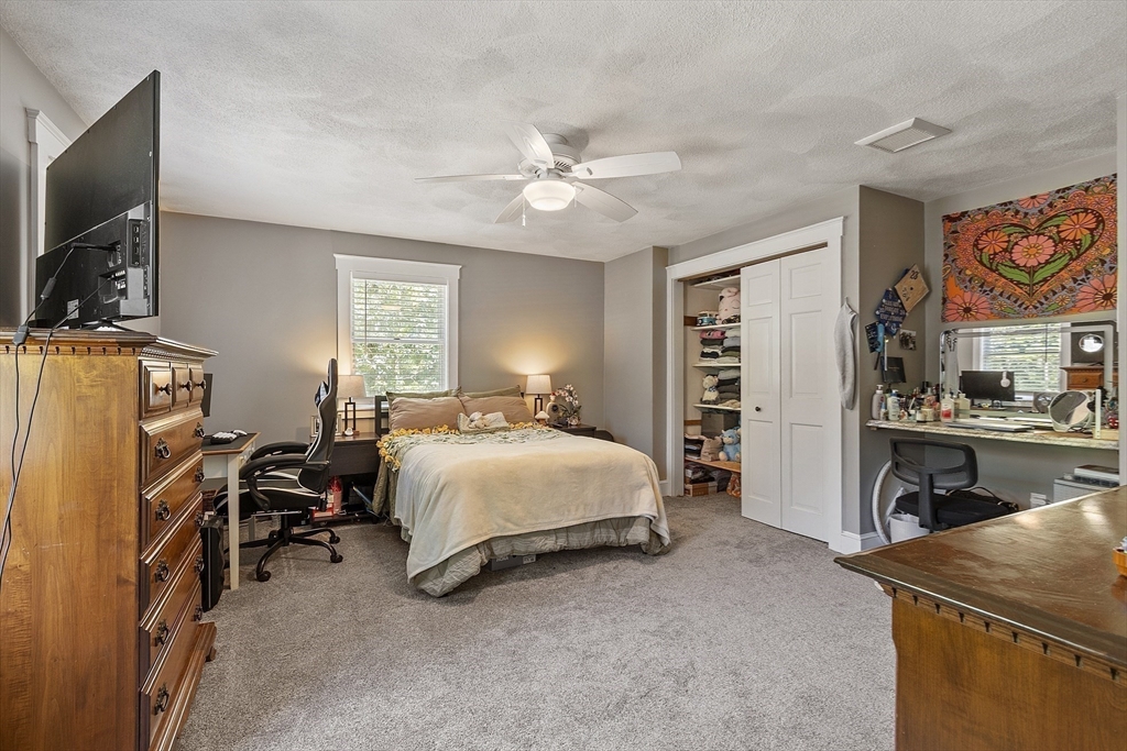Lunenburg, Massachusetts, 01462, United States, 4 Bedrooms Bedrooms, ,3 BathroomsBathrooms,Residential,For Sale,1885321