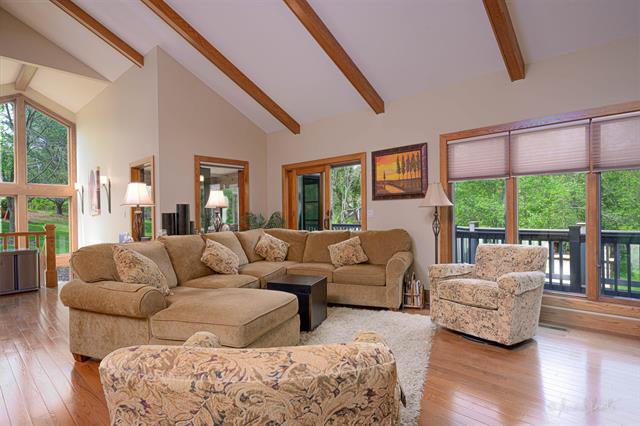 Galena, Illinois, 61036, United States, 5 Bedrooms Bedrooms, ,4 BathroomsBathrooms,Residential,For Sale,1829507