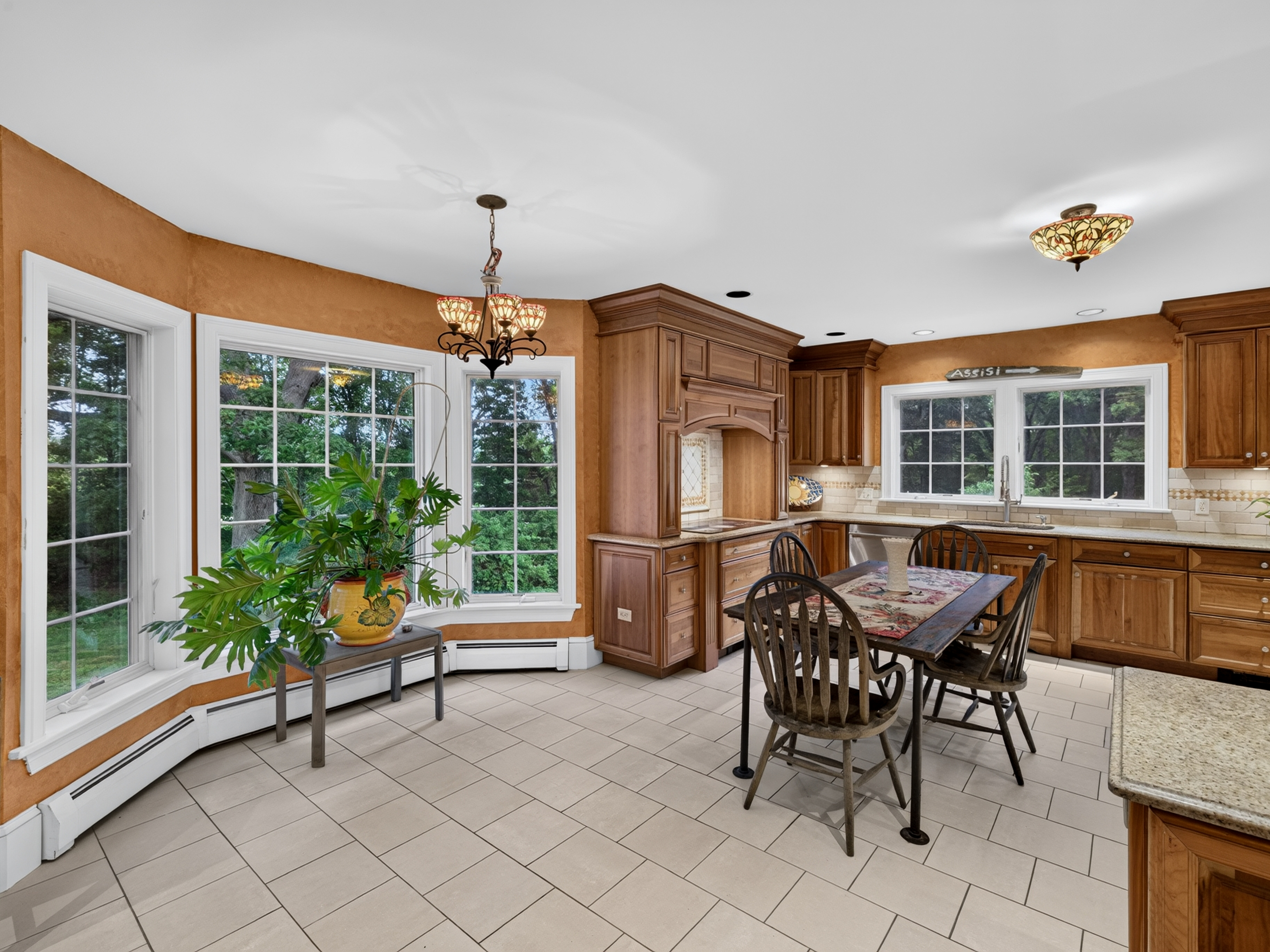  Gracious Stonington Colonial - 物件實景