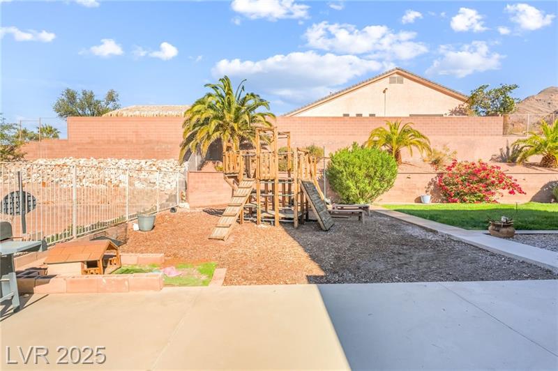 Las Vegas, Nevada, 89110, United States, 6 Bedrooms Bedrooms, ,3 BathroomsBathrooms,Residential,For Sale,1987091