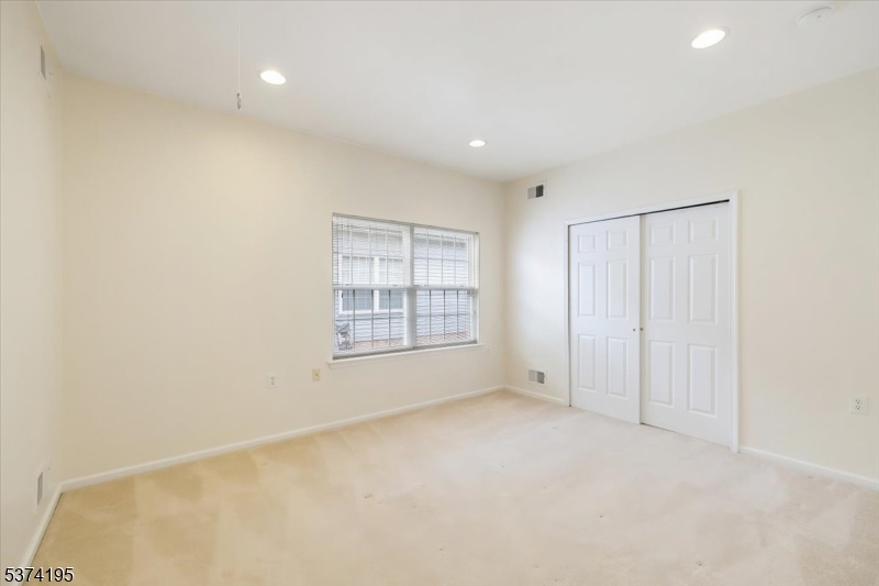 Franklin Twp., New Jersey, 08873, United States, 3 Bedrooms Bedrooms, ,2 BathroomsBathrooms,Residential,For Sale,1908431
