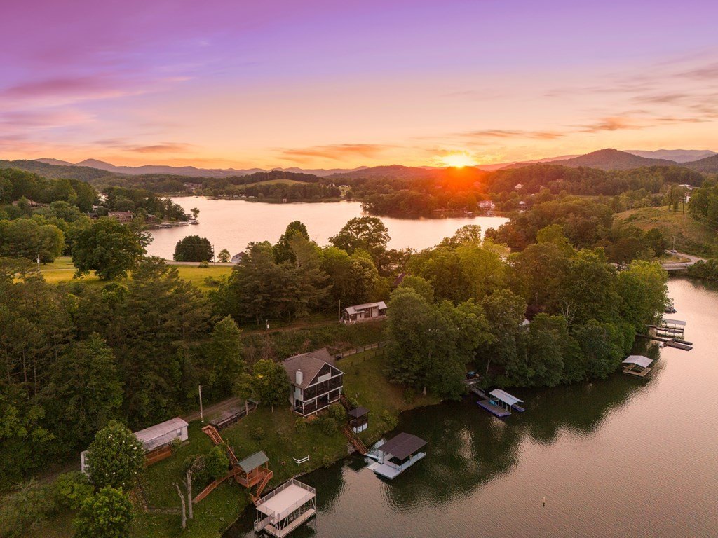 Hayesville, North Carolina, 28904, United States, 3 Bedrooms Bedrooms, ,4 BathroomsBathrooms,Residential,For Sale,1831924