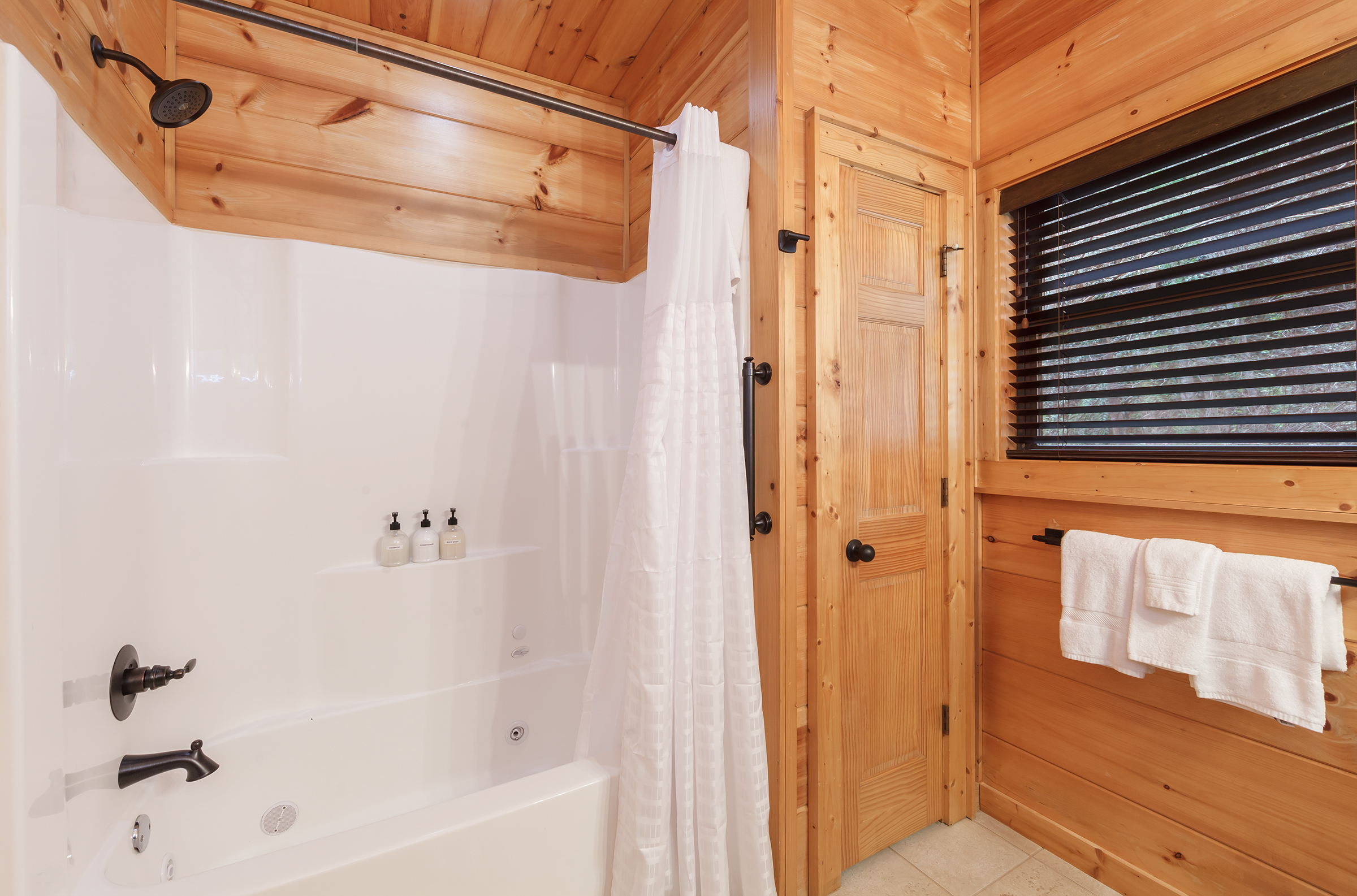 Sevierville, Tennessee, 37862, United States, 1 Bedroom Bedrooms, ,2 BathroomsBathrooms,Residential,For Sale,1979555