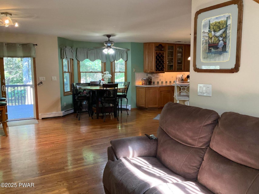 Milford, Pennsylvania, 18337, United States, 3 Bedrooms Bedrooms, ,3 BathroomsBathrooms,Residential,For Sale,1981276