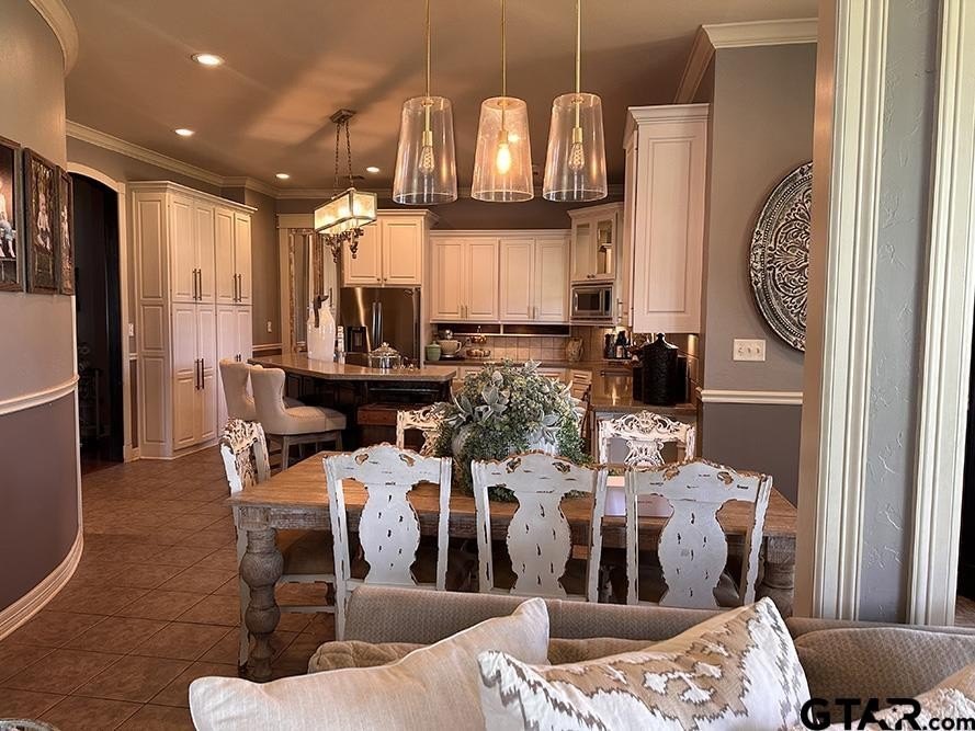 Pittsburg, Texas, 75686, United States, 5 Bedrooms Bedrooms, ,4 BathroomsBathrooms,Residential,For Sale,1978911