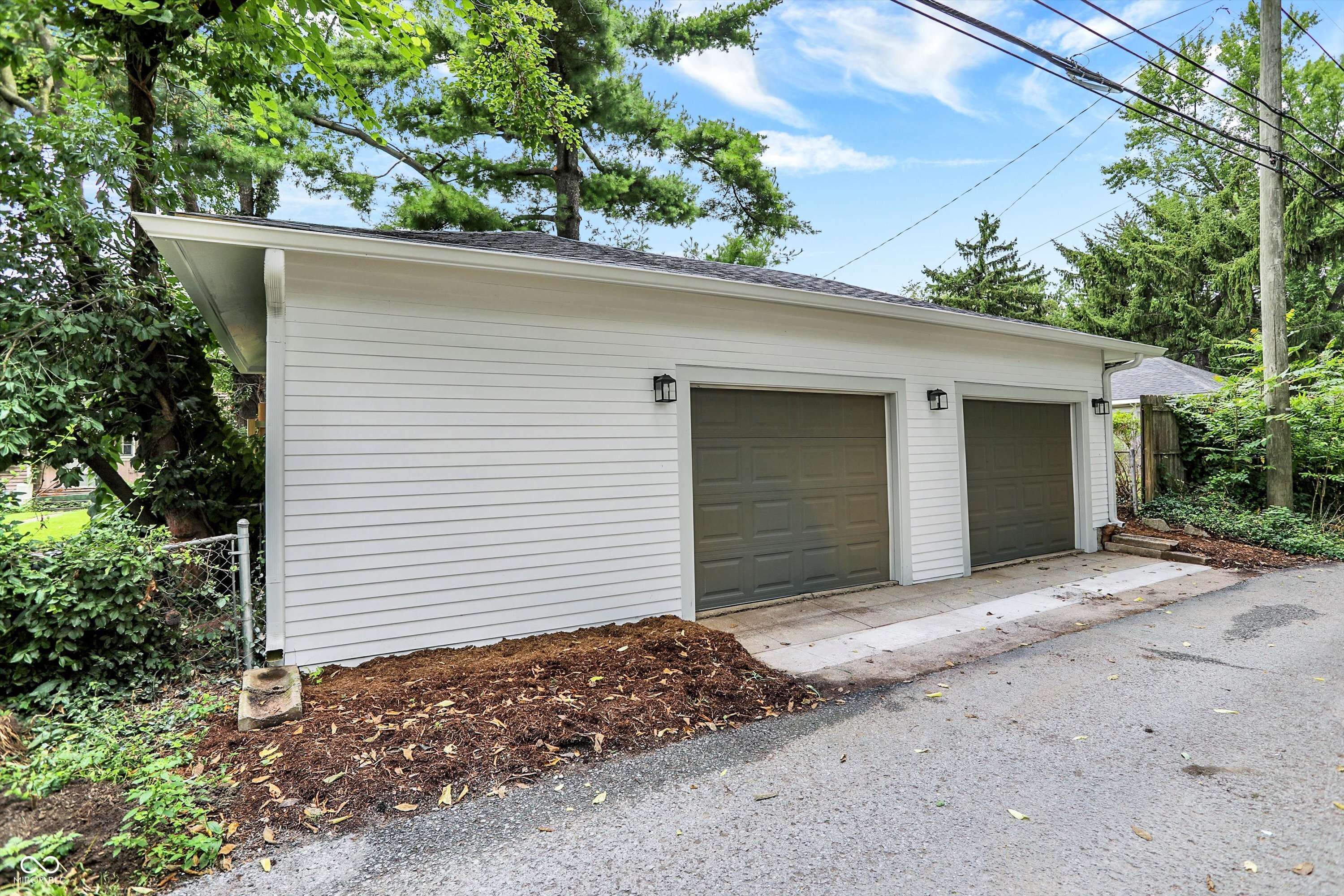 Indianapolis, Indiana, 46205, United States, 3 Bedrooms Bedrooms, ,3 BathroomsBathrooms,Residential,For Sale,1982816