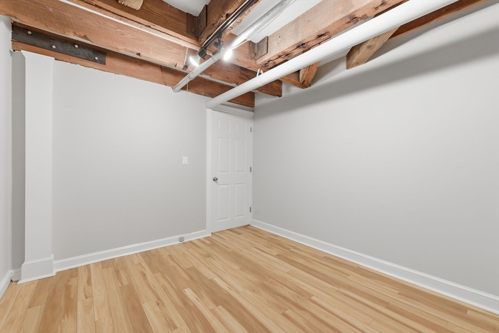 Boston, Massachusetts, 02109, United States, 2 Bedrooms Bedrooms, ,1 BathroomBathrooms,Residential,For Sale,2034502