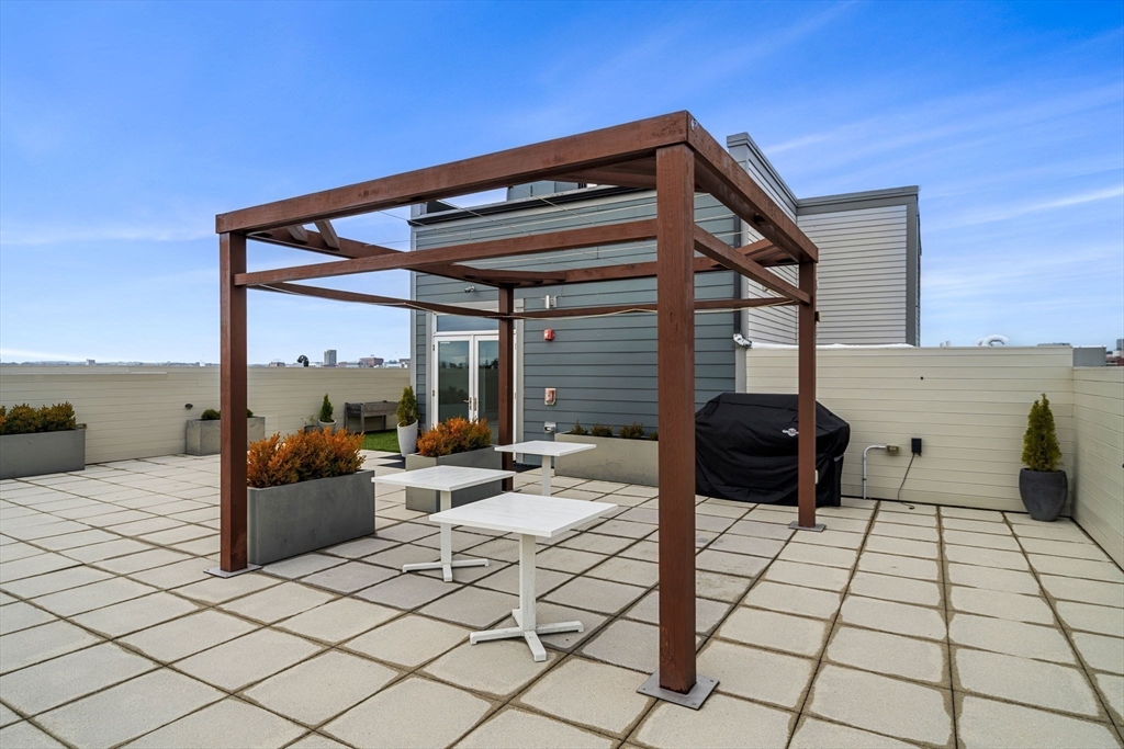 Boston, Massachusetts, 02127, United States, 2 Bedrooms Bedrooms, ,2 BathroomsBathrooms,Residential,For Sale,1999674