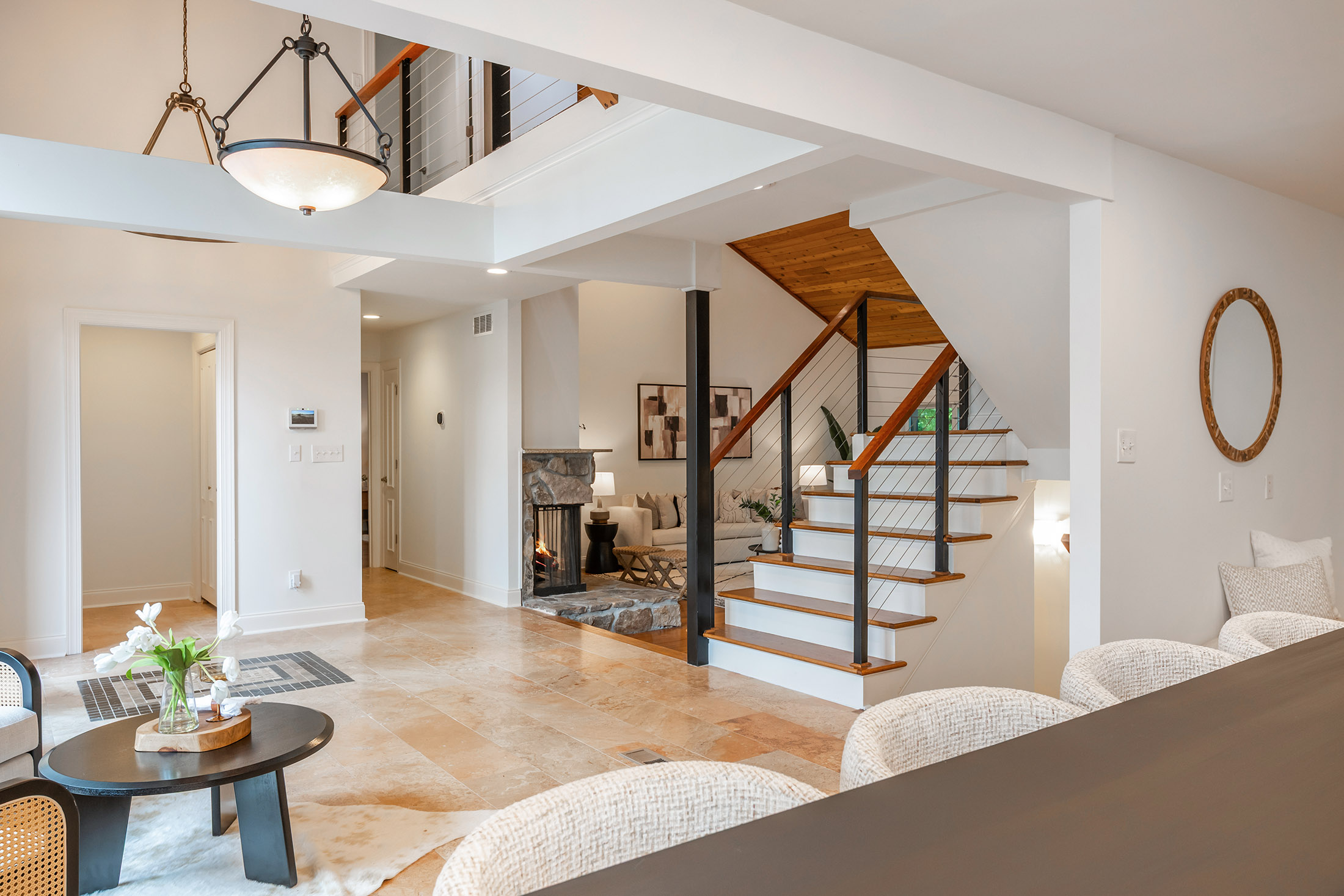  Thoughtfully Renovated Contemporary Home - 物件實景