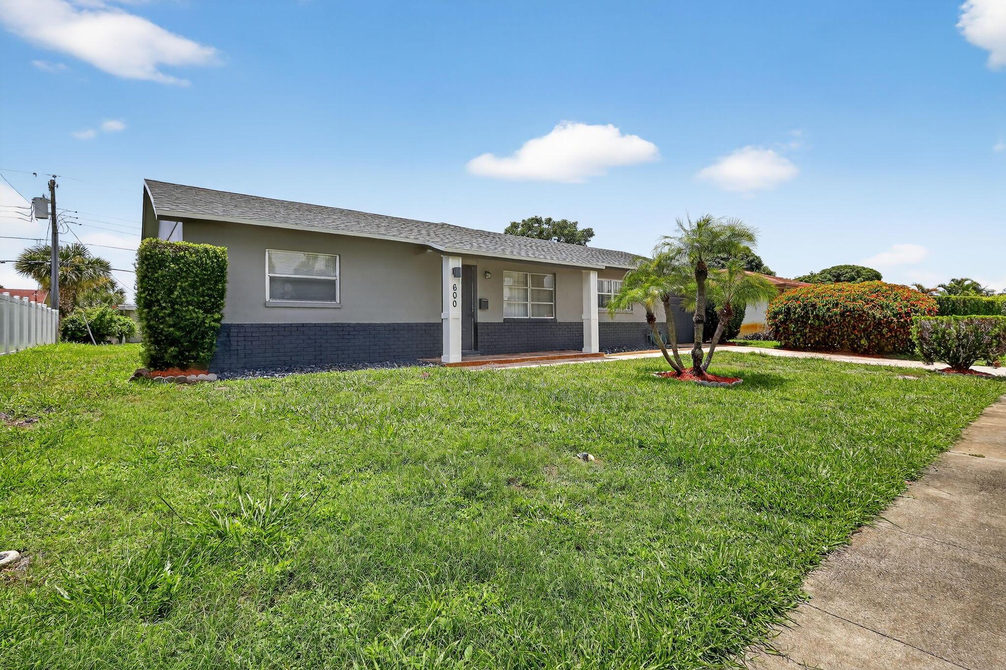 West Palm Beach, Florida, 33401, United States, 4 Bedrooms Bedrooms, ,2 BathroomsBathrooms,Residential,For Sale,1975982