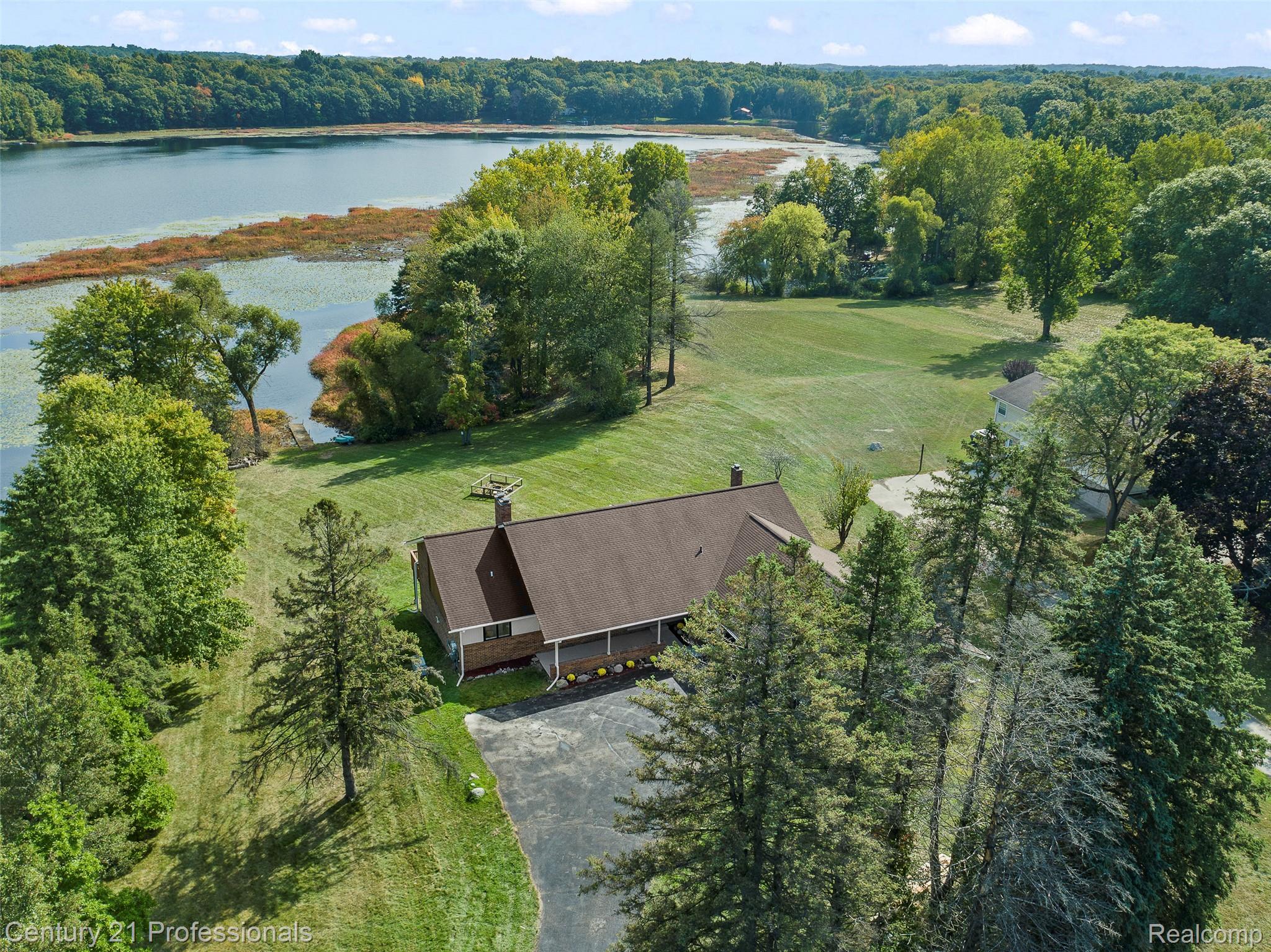 Davisburg, Michigan, 48350, United States, 5 Bedrooms Bedrooms, ,4 BathroomsBathrooms,Residential,For Sale,1982233
