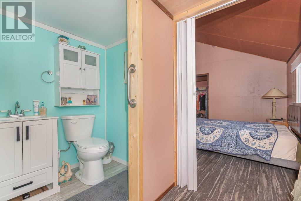 MALAKWA, British Columbia, V0E 2J0, CA, 2 Bedrooms Bedrooms, ,Residential,For Sale,1839032