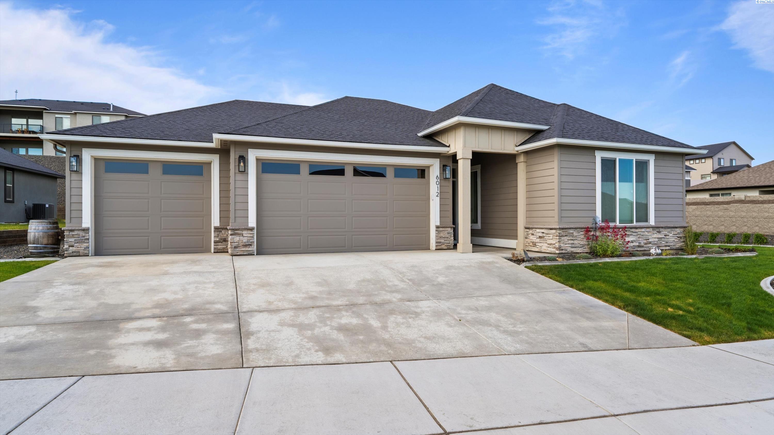 Kennewick, Washington, 99336, United States, 3 Bedrooms Bedrooms, ,3 BathroomsBathrooms,Residential,For Sale,1819962