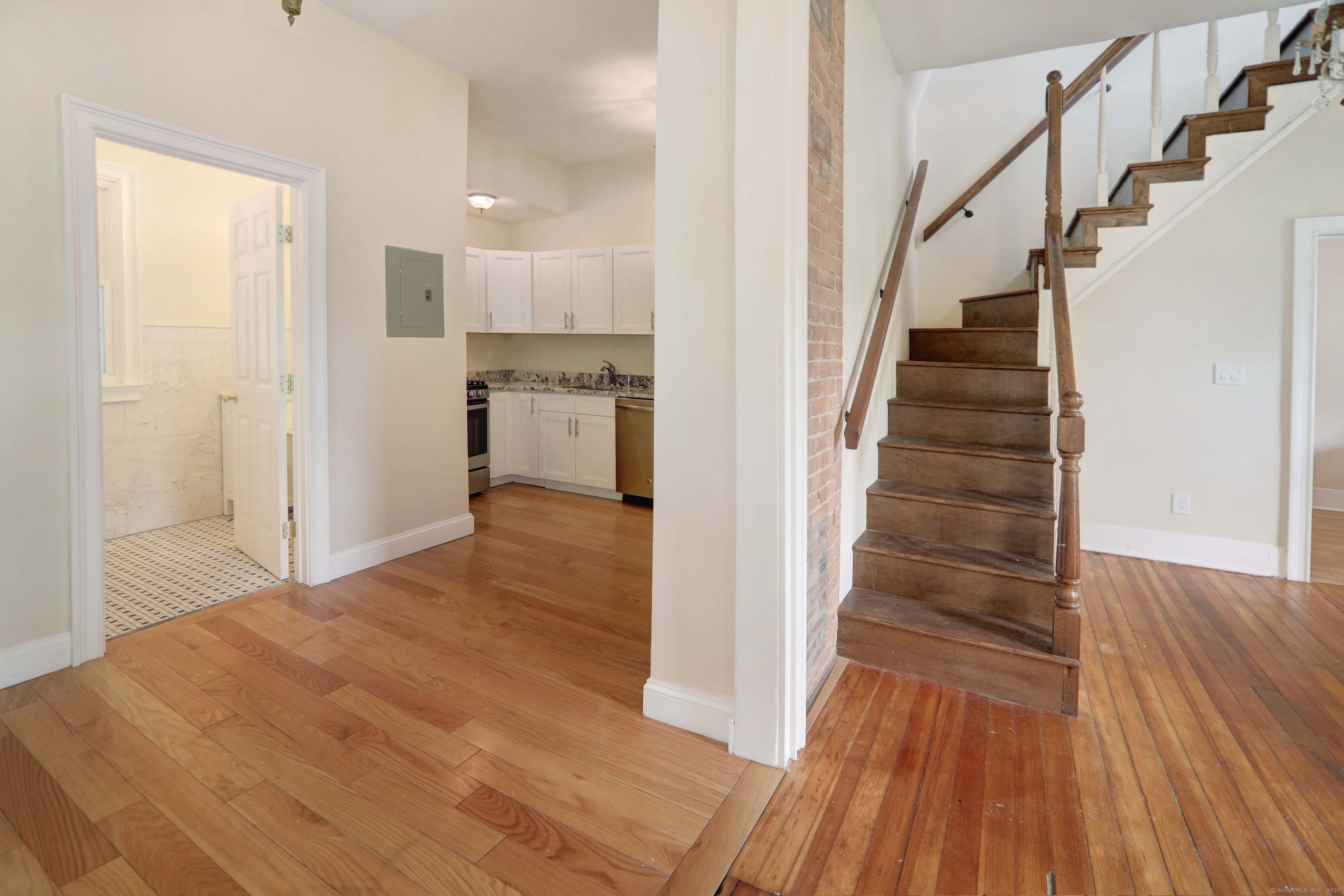 Hamden, Connecticut, 06518, United States, 9 Bedrooms Bedrooms, ,3 BathroomsBathrooms,Residential,For Sale,1940176