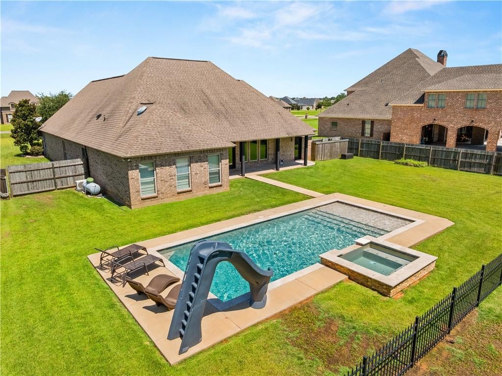 Natchitoches, Louisiana, 71457, United States, 4 Bedrooms Bedrooms, ,3 BathroomsBathrooms,Residential,For Sale,1974090