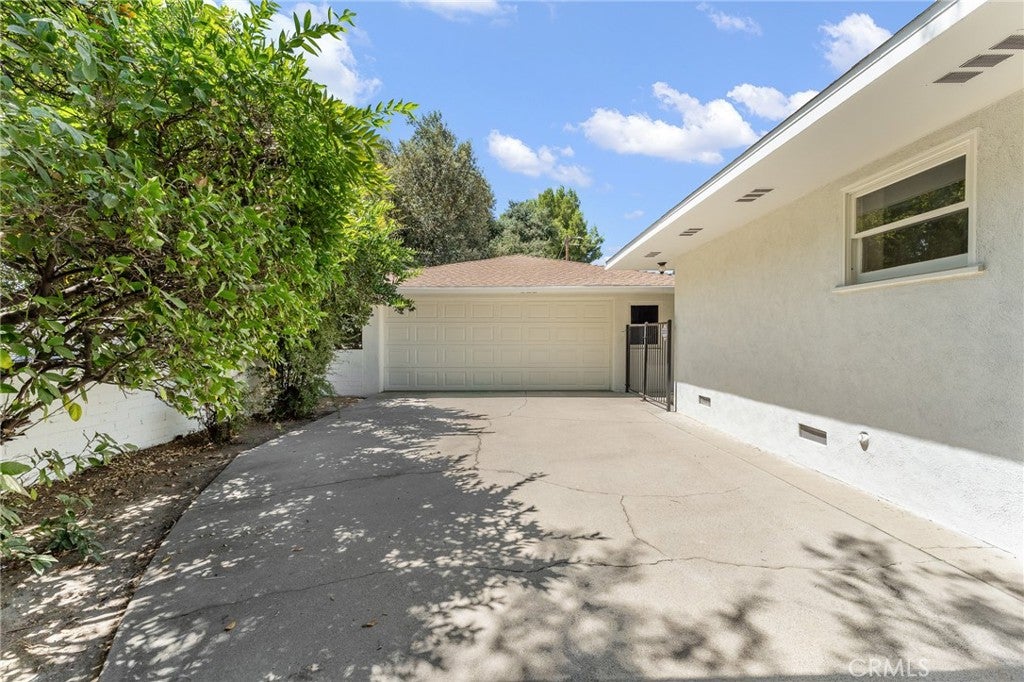 San Bernardino, California, 92405, United States, 3 Bedrooms Bedrooms, ,2 BathroomsBathrooms,Residential,For Sale,1931441