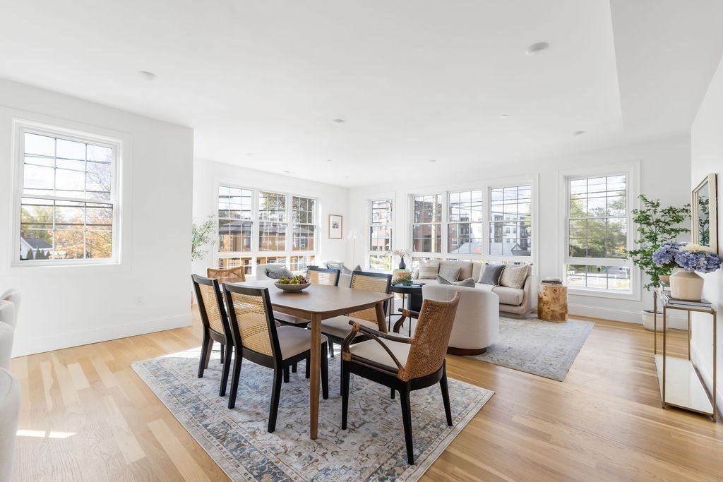 Marlborough, Massachusetts, 01752, United States, 2 Bedrooms Bedrooms, ,2 BathroomsBathrooms,Residential,For Sale,1988023